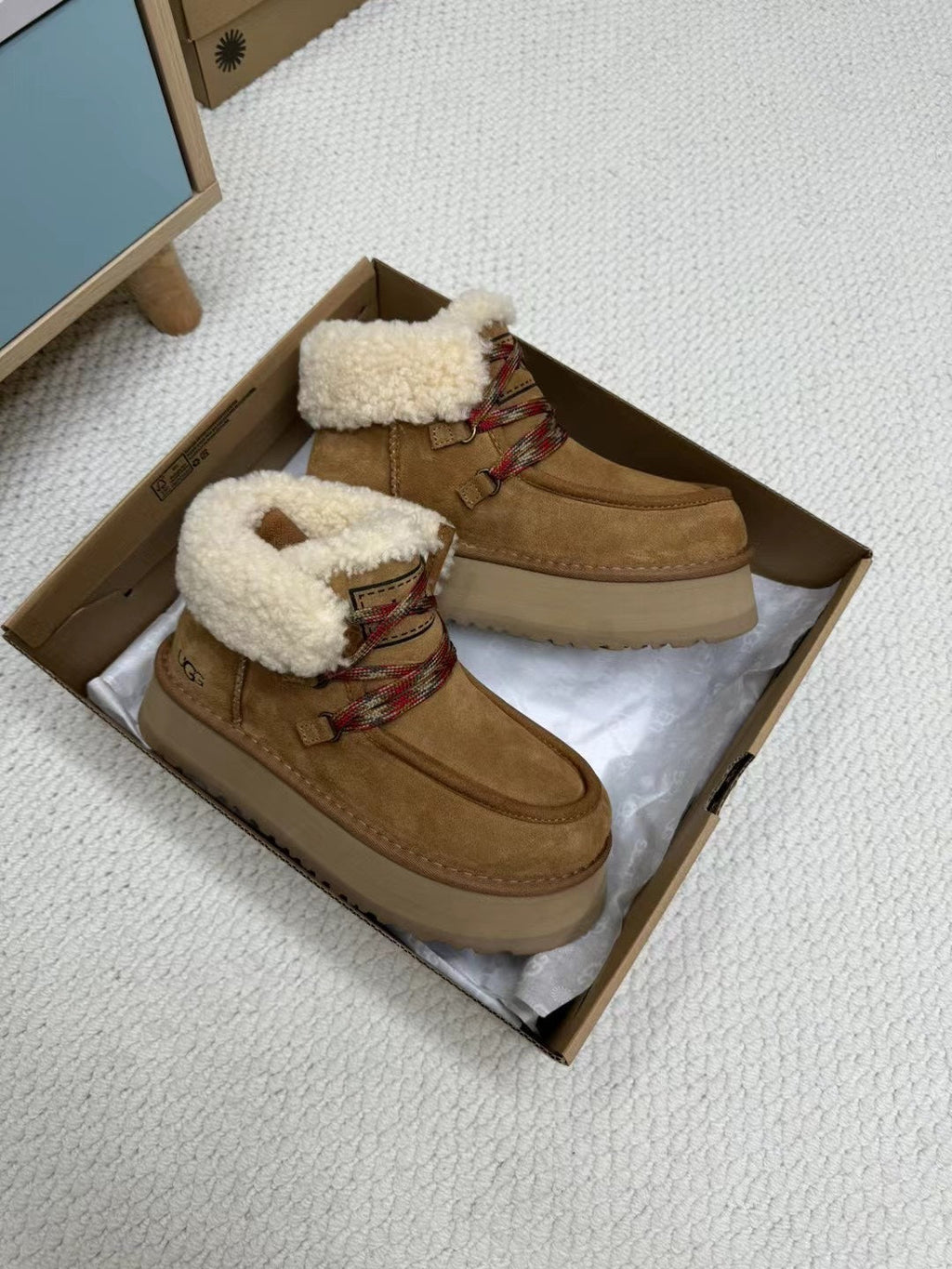 FUNKARRA CABIN CUFF COFFEE BROWN SUEDE AND WHITE LAMB FUR
