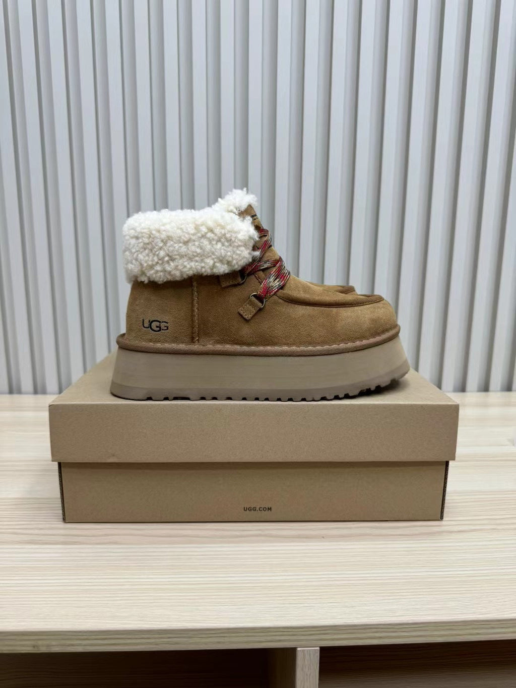 FUNKARRA CABIN CUFF COFFEE BROWN SUEDE AND WHITE LAMB FUR