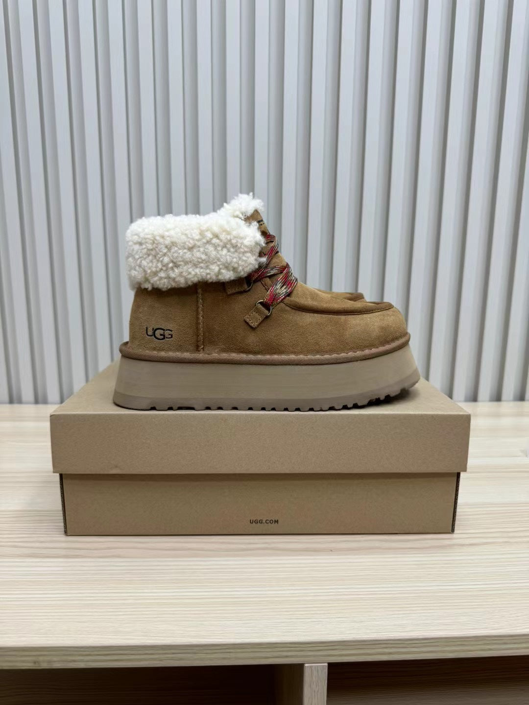 FUNKARRA CABIN CUFF COFFEE BROWN SUEDE AND WHITE LAMB FUR