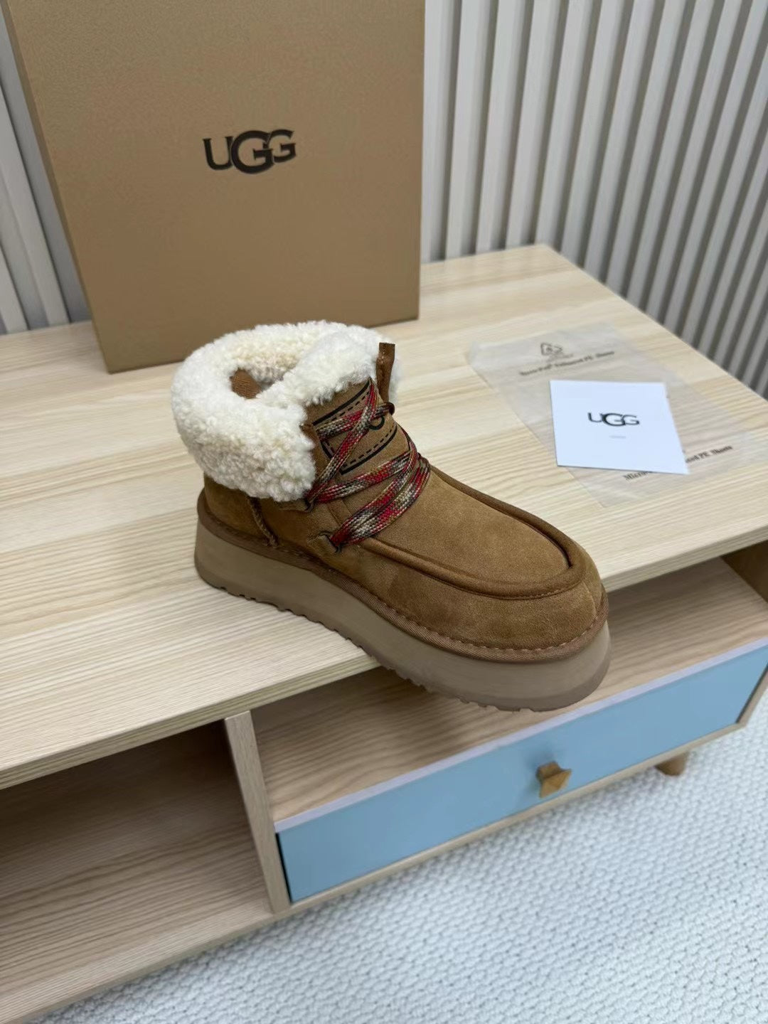 FUNKARRA CABIN CUFF COFFEE BROWN SUEDE AND WHITE LAMB FUR