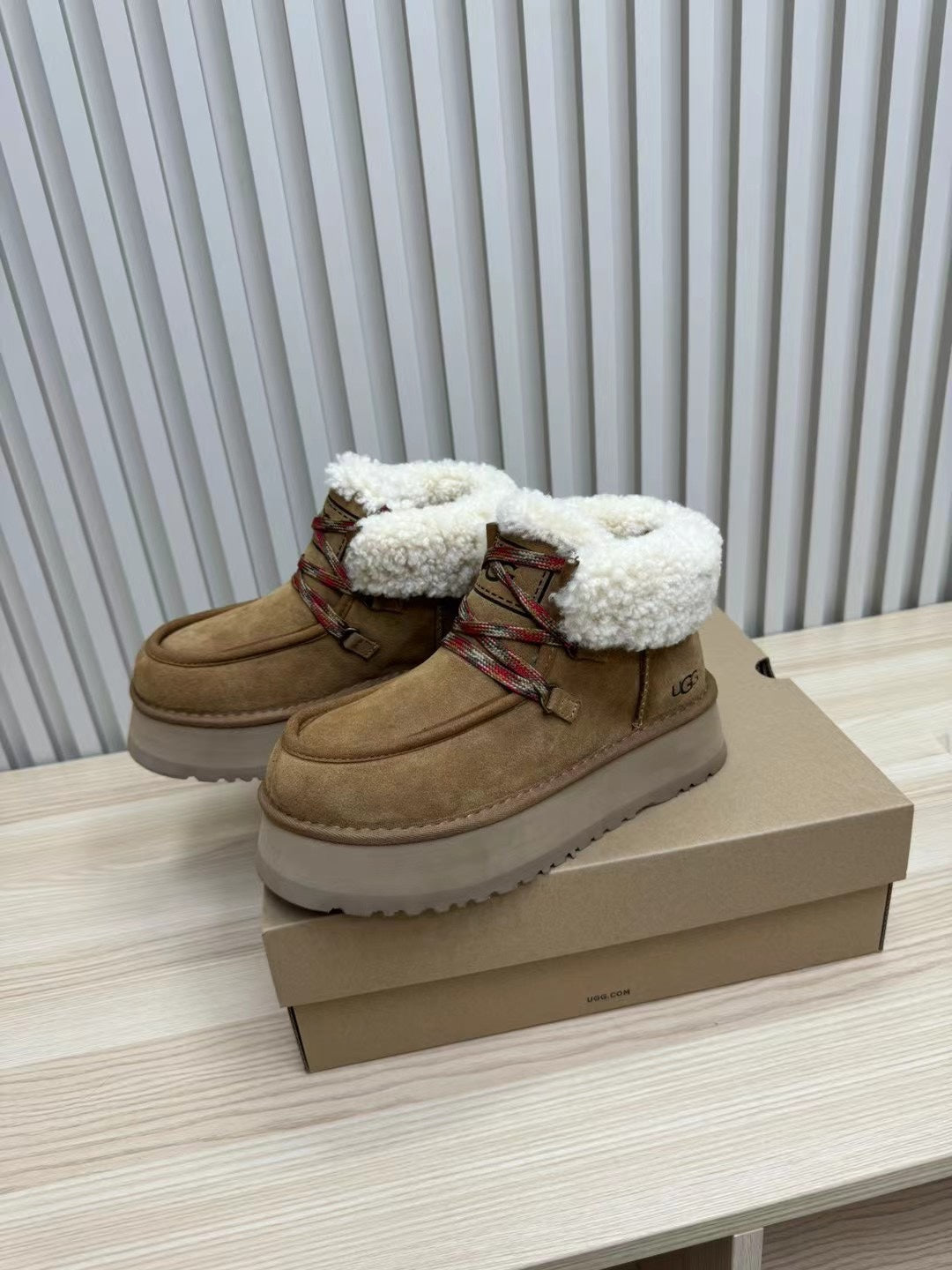 FUNKARRA CABIN CUFF COFFEE BROWN SUEDE AND WHITE LAMB FUR