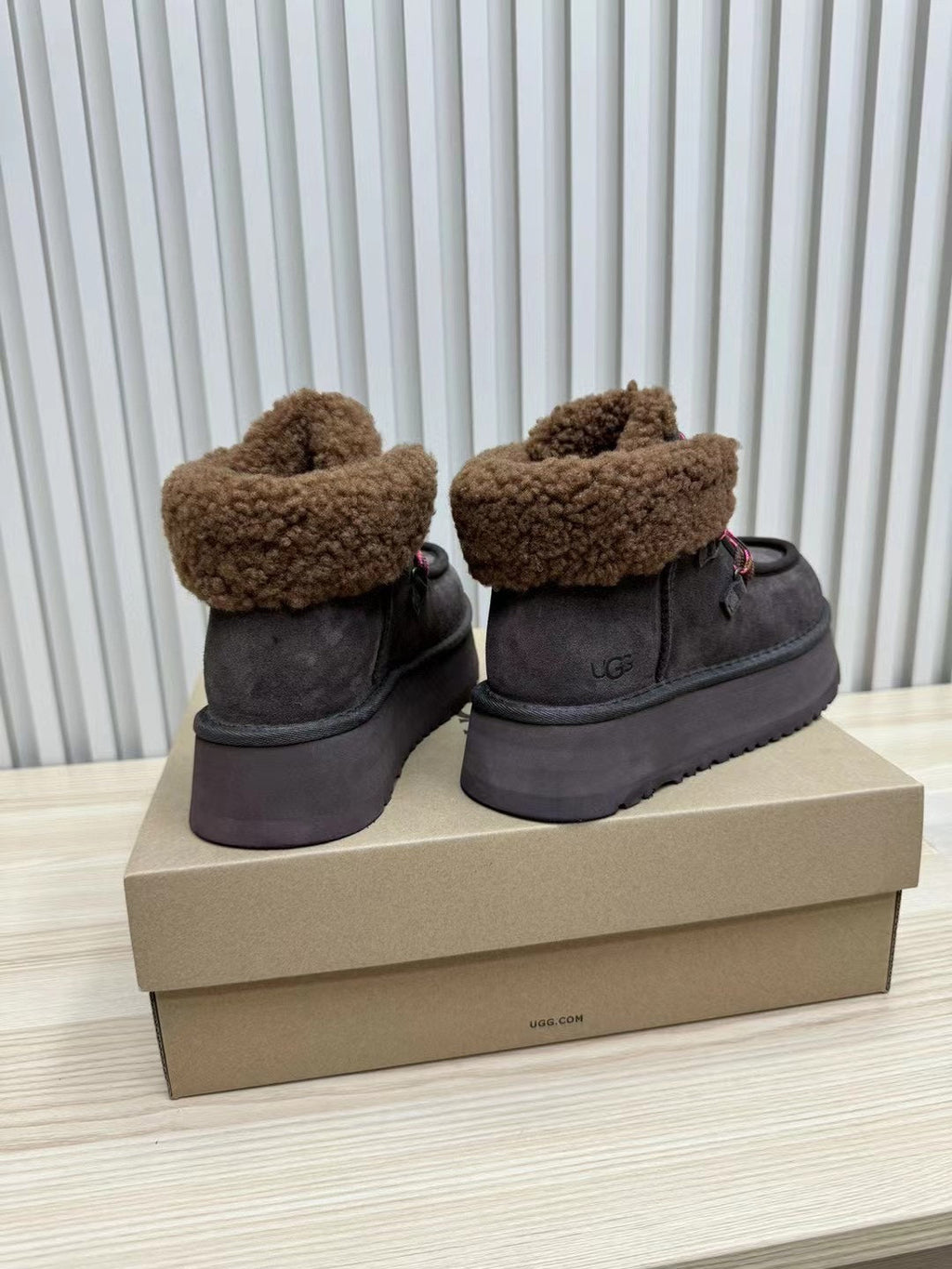 FUNKARRA CABIN CUFF HICKORY BROWN SUEDE AND LAMB FUR