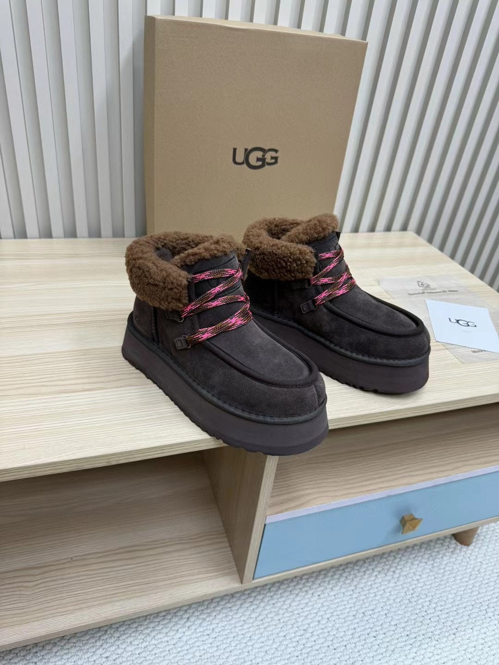 FUNKARRA CABIN CUFF HICKORY BROWN SUEDE AND LAMB FUR