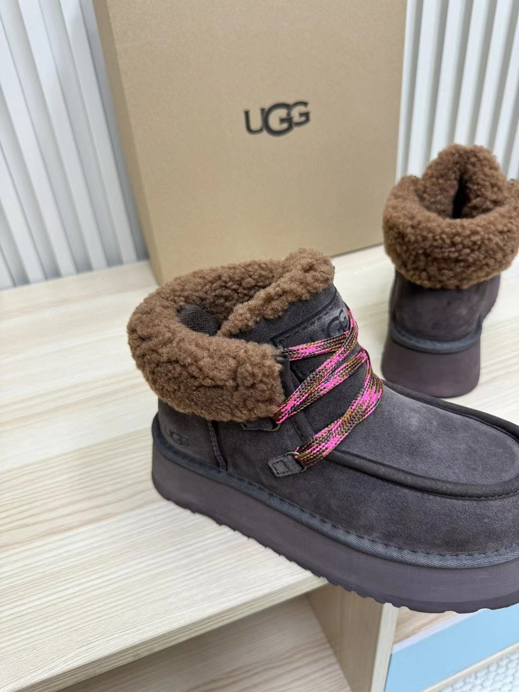 FUNKARRA CABIN CUFF HICKORY BROWN SUEDE AND LAMB FUR