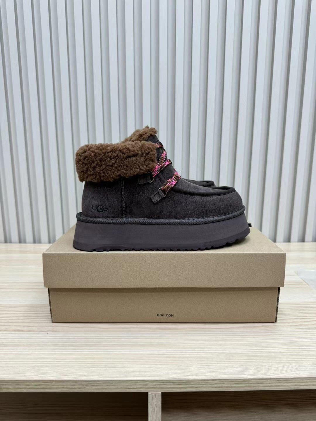FUNKARRA CABIN CUFF HICKORY BROWN SUEDE AND LAMB FUR