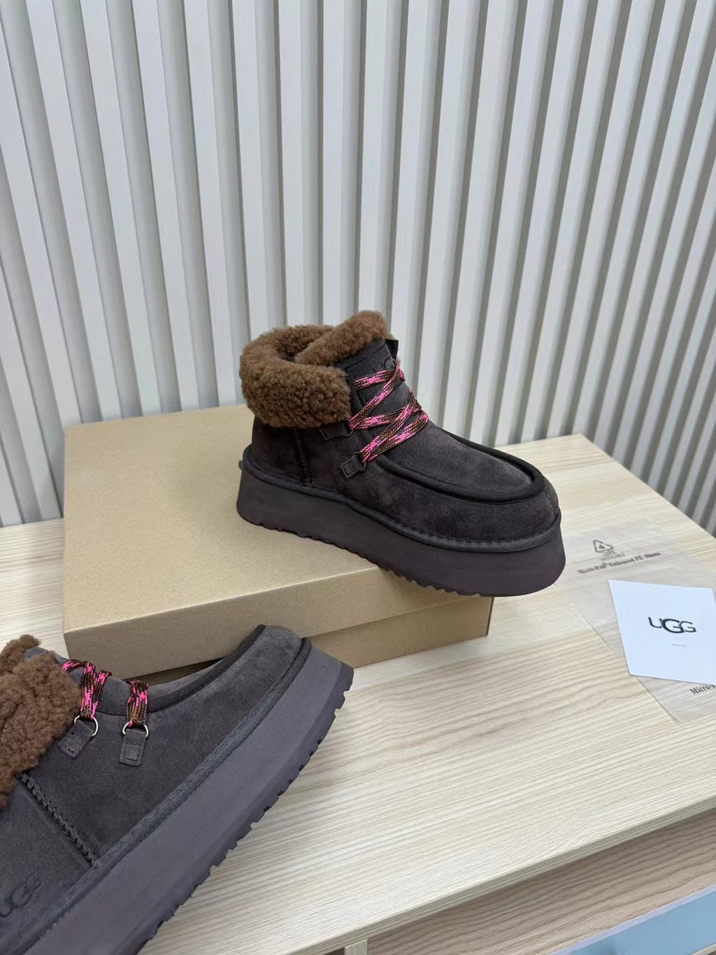 FUNKARRA CABIN CUFF HICKORY BROWN SUEDE AND LAMB FUR