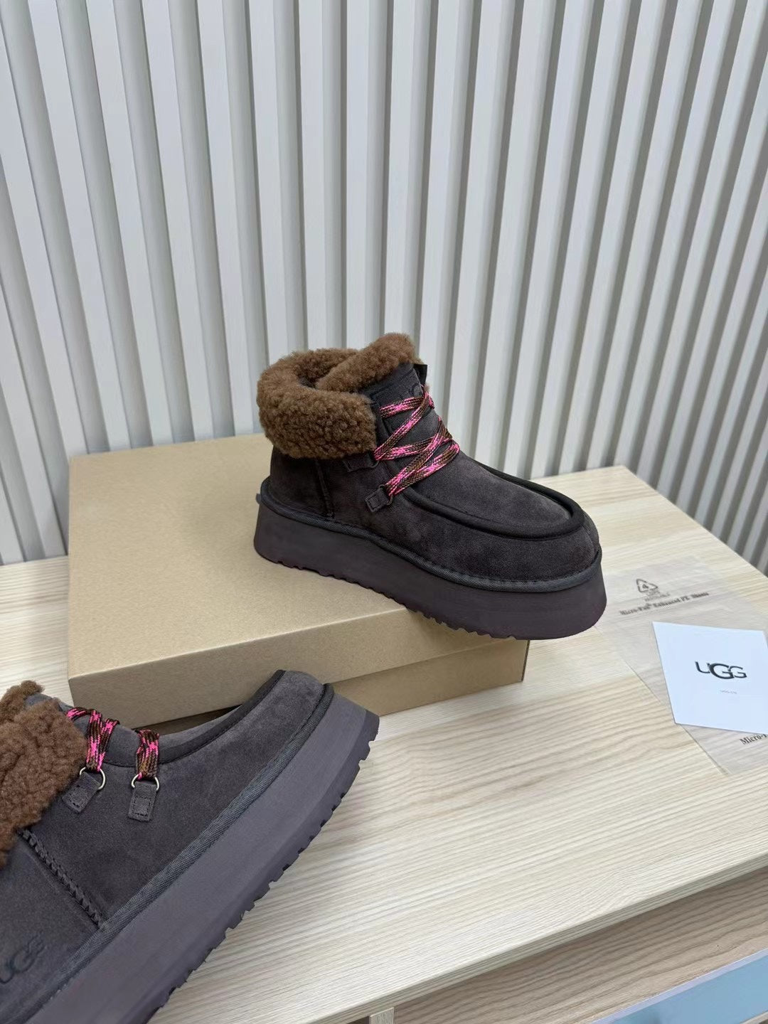 FUNKARRA CABIN CUFF HICKORY BROWN SUEDE AND LAMB FUR