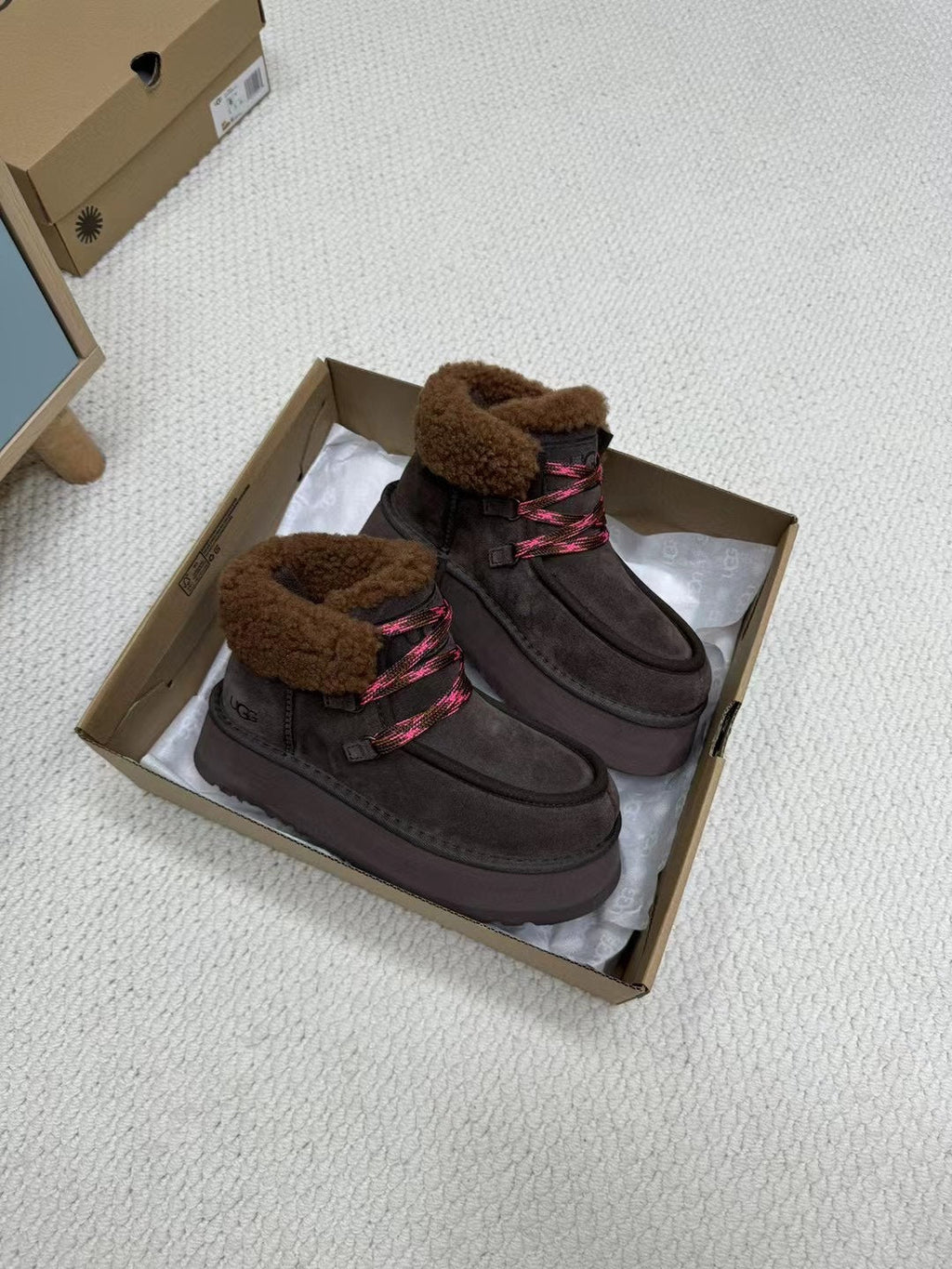 FUNKARRA CABIN CUFF HICKORY BROWN SUEDE AND LAMB FUR
