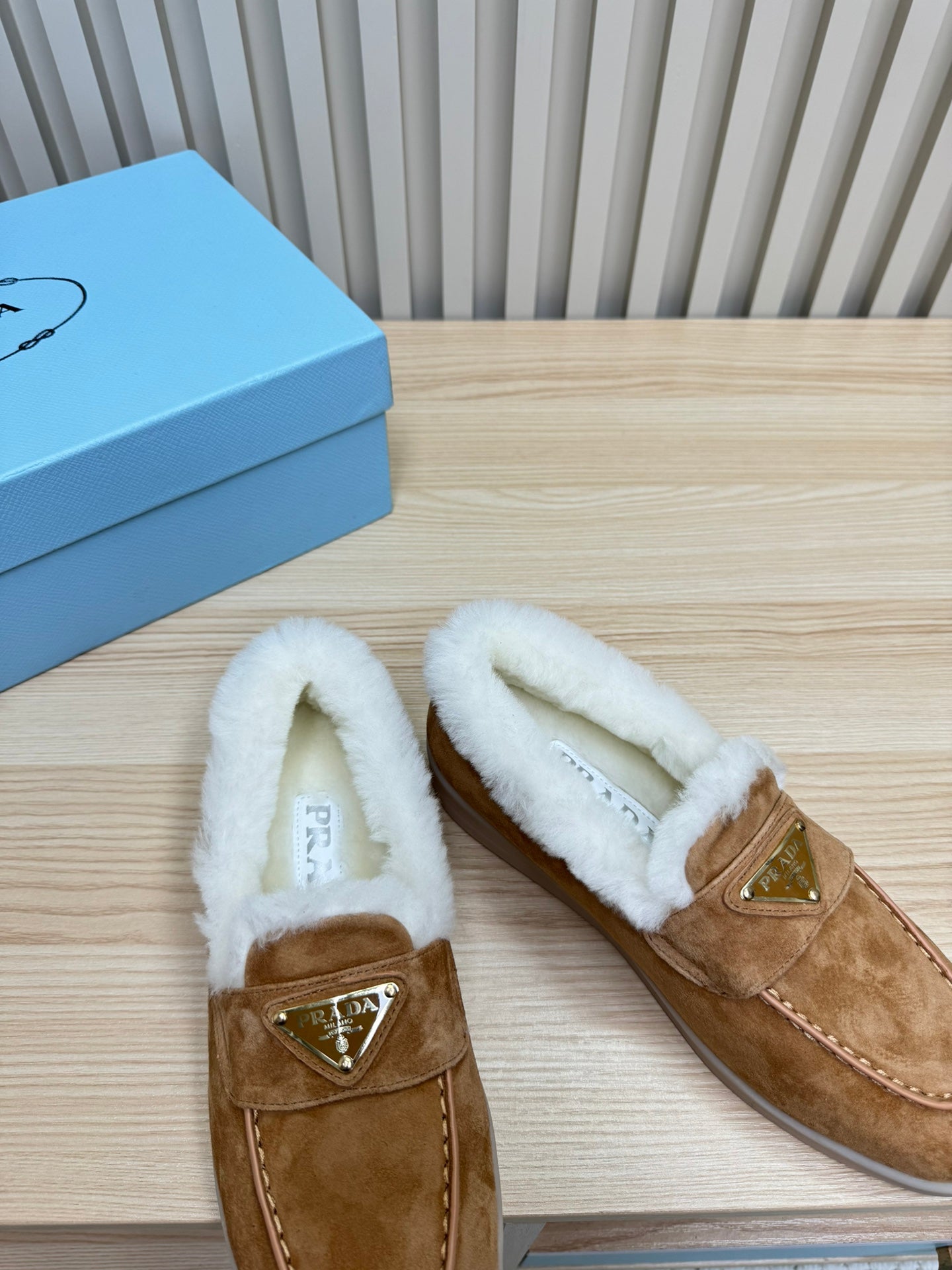 PRA SUEDE LOAFER IN TAN BROWN WITH SHEARLING LINING