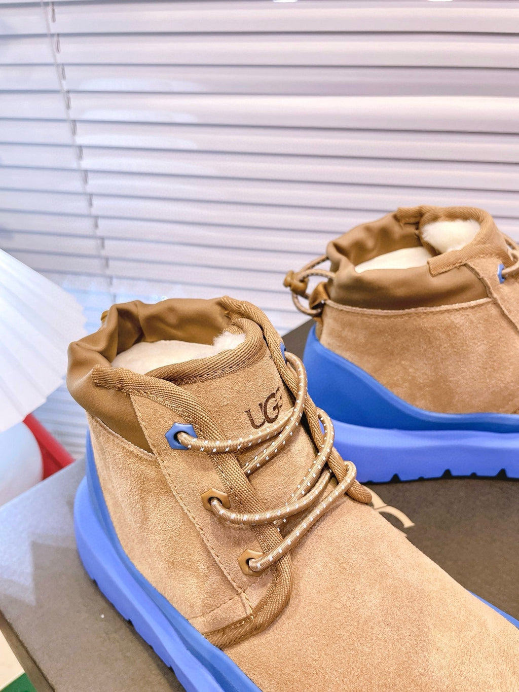 GENDER NEUMEL HIGH WEATHER HYBRID IN PEANUT BROWN SUEDE AND COBALT BLUE CALFSKIN