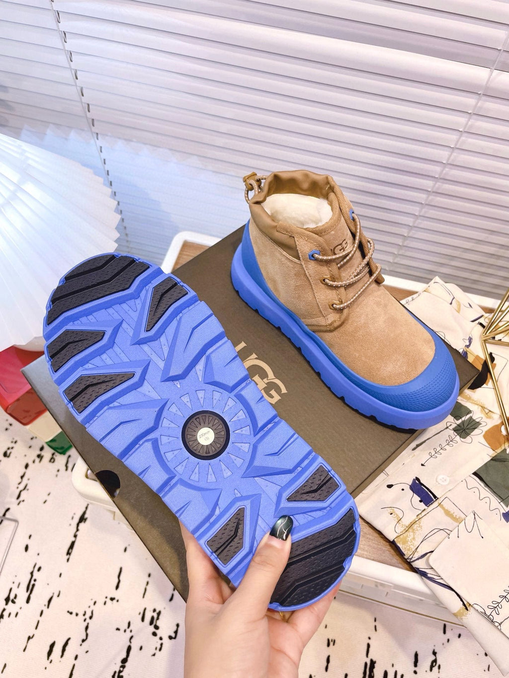 GENDER NEUMEL HIGH WEATHER HYBRID IN PEANUT BROWN SUEDE AND COBALT BLUE CALFSKIN