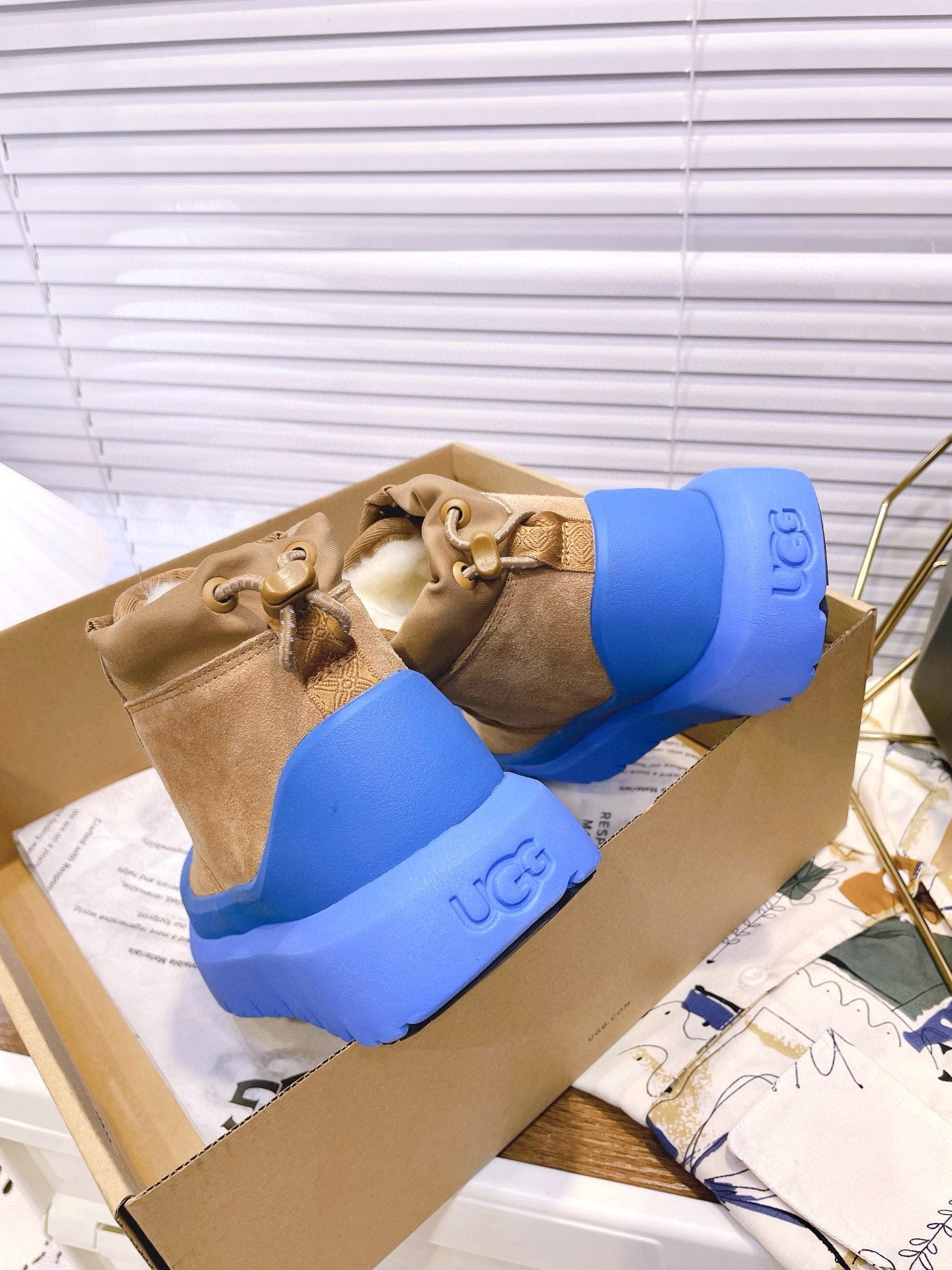 GENDER NEUMEL HIGH WEATHER HYBRID IN PEANUT BROWN SUEDE AND COBALT BLUE CALFSKIN