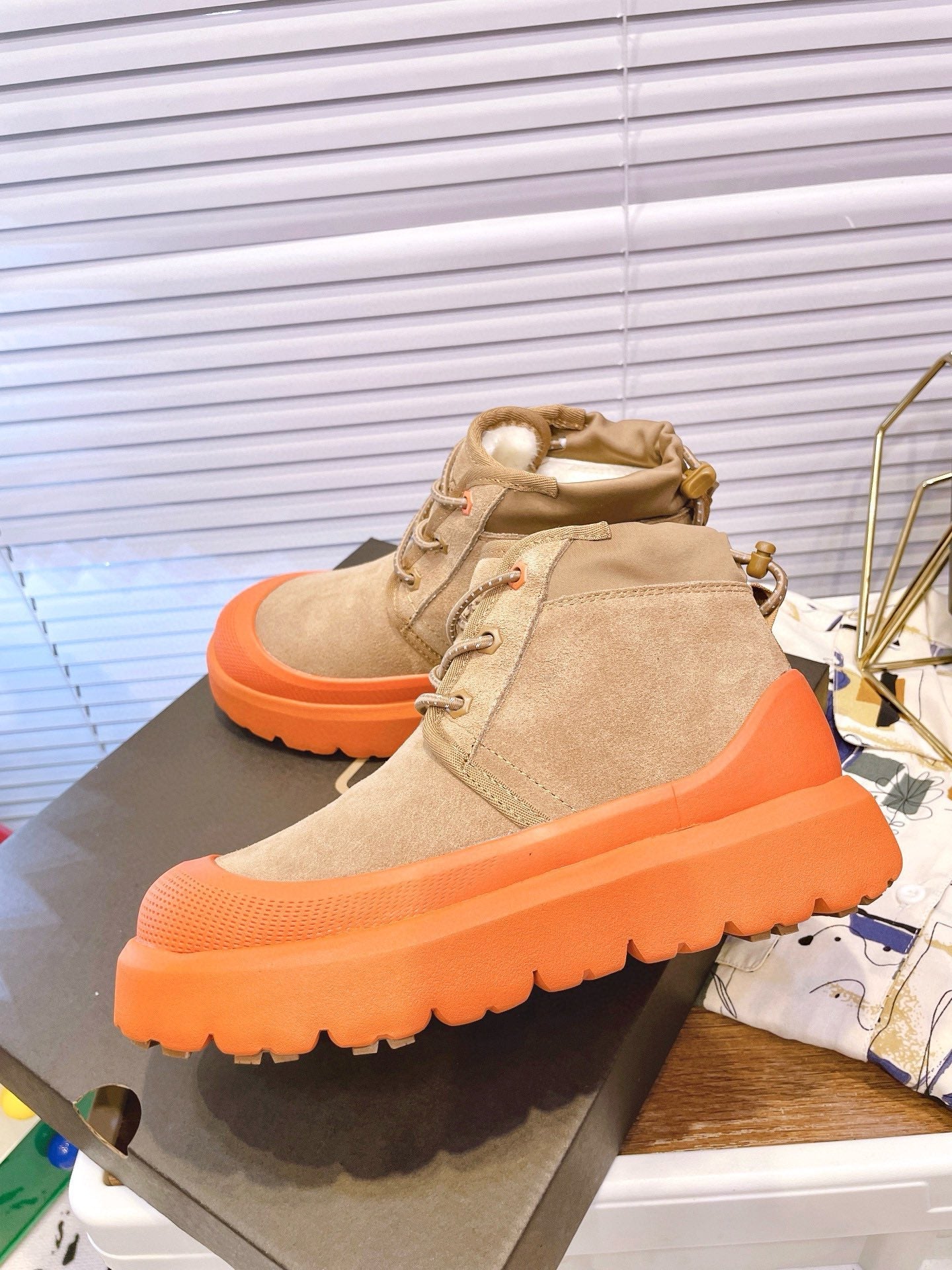 GENDER NEUMEL HIGH WEATHER HYBRID IN PEANUT BROWN SUEDE AND FIRE ORANGE CALFSKIN