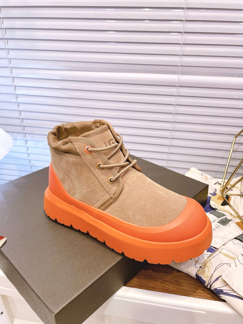 GENDER NEUMEL HIGH WEATHER HYBRID IN PEANUT BROWN SUEDE AND FIRE ORANGE CALFSKIN
