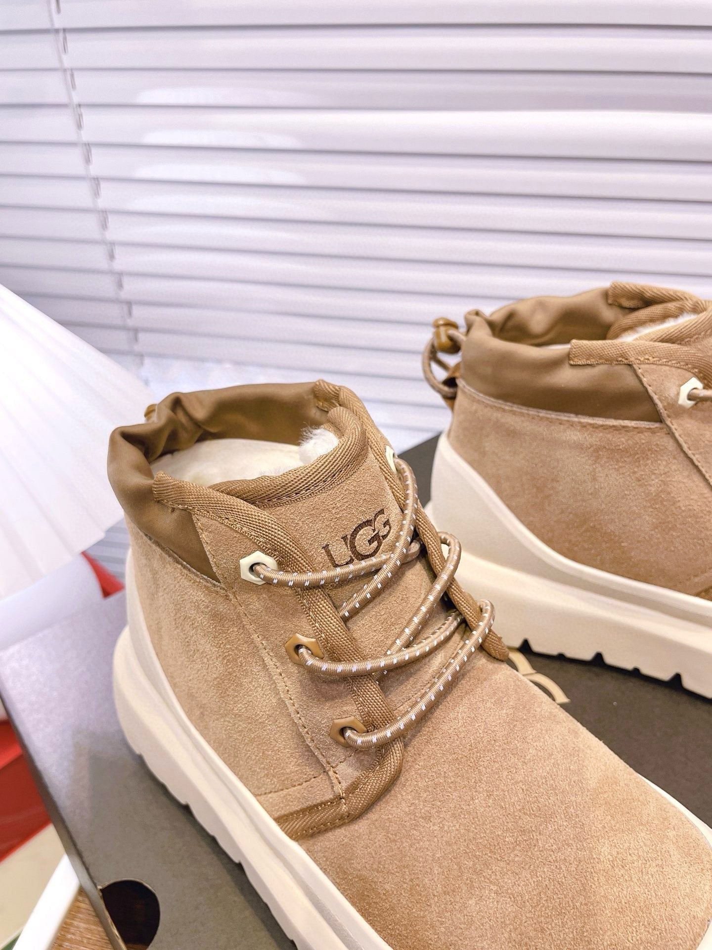GENDER NEUMEL HIGH WEATHER HYBRID IN PEANUT BROWN SUEDE AND WHITE CALFSKIN