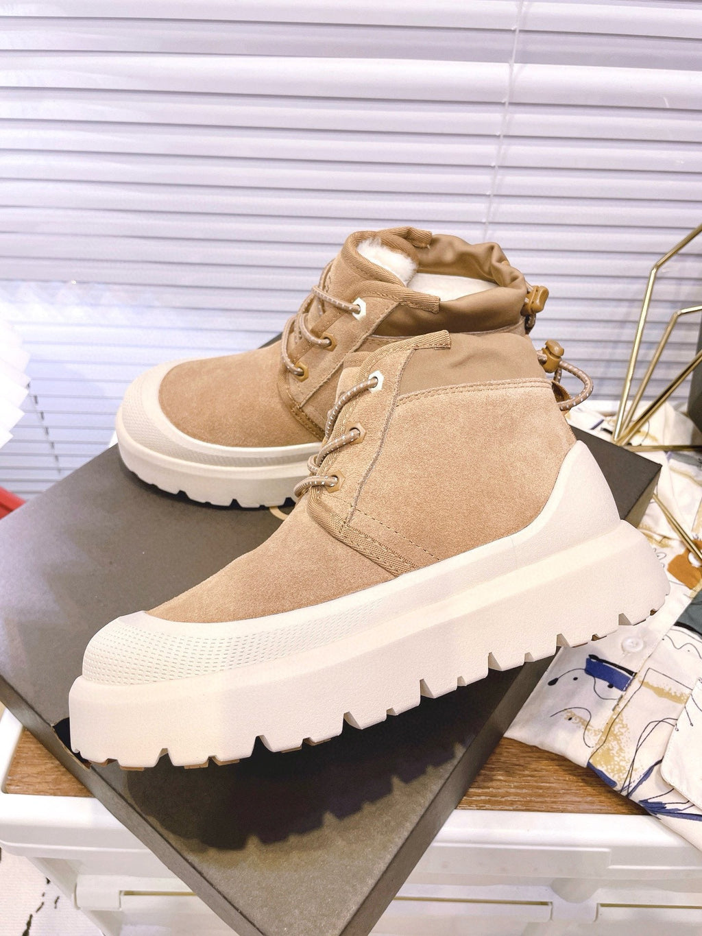 GENDER NEUMEL HIGH WEATHER HYBRID IN PEANUT BROWN SUEDE AND WHITE CALFSKIN
