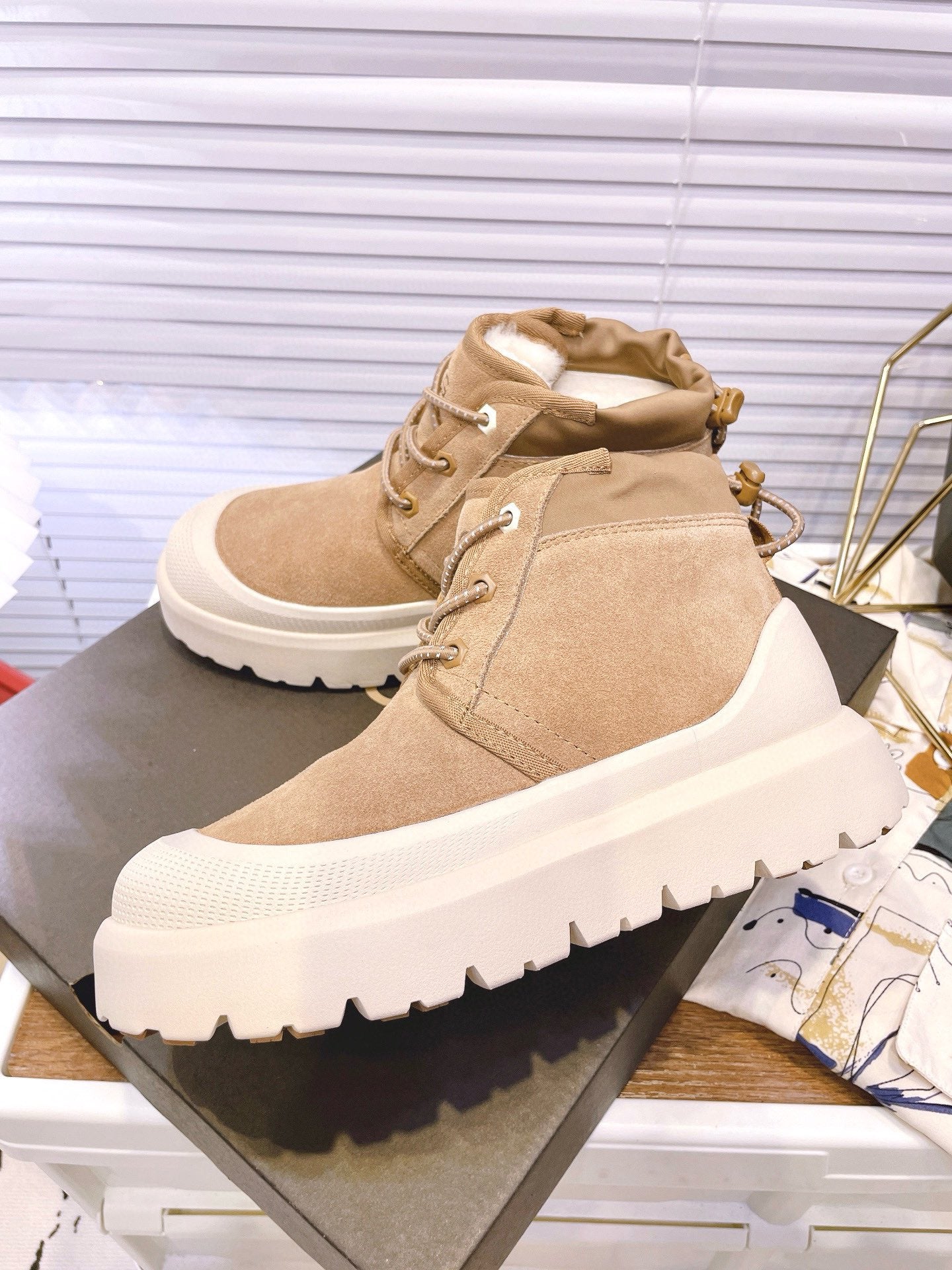 GENDER NEUMEL HIGH WEATHER HYBRID IN PEANUT BROWN SUEDE AND WHITE CALFSKIN