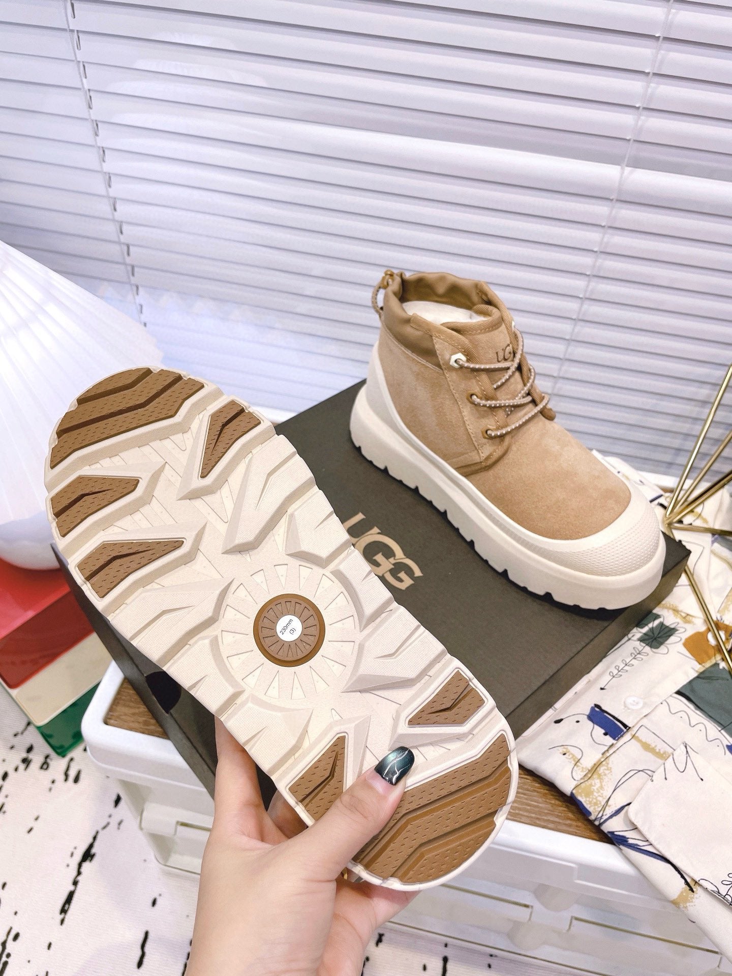 GENDER NEUMEL HIGH WEATHER HYBRID IN PEANUT BROWN SUEDE AND WHITE CALFSKIN