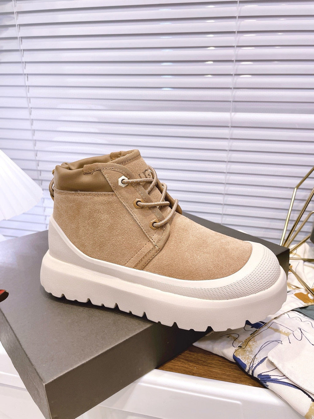 GENDER NEUMEL HIGH WEATHER HYBRID IN PEANUT BROWN SUEDE AND WHITE CALFSKIN