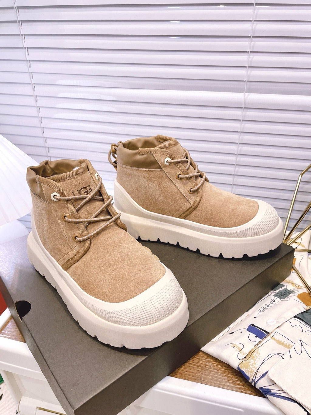 GENDER NEUMEL HIGH WEATHER HYBRID IN PEANUT BROWN SUEDE AND WHITE CALFSKIN