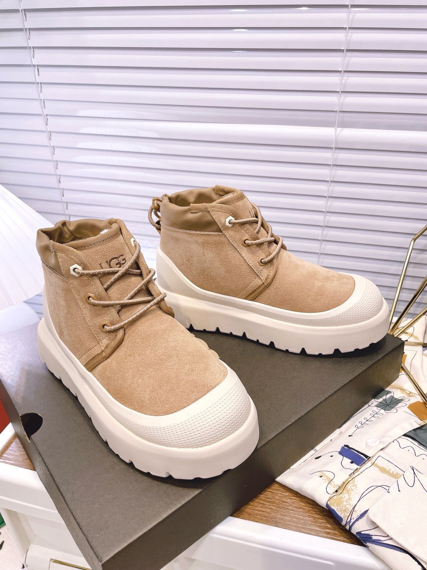 GENDER NEUMEL HIGH WEATHER HYBRID IN PEANUT BROWN SUEDE AND WHITE CALFSKIN