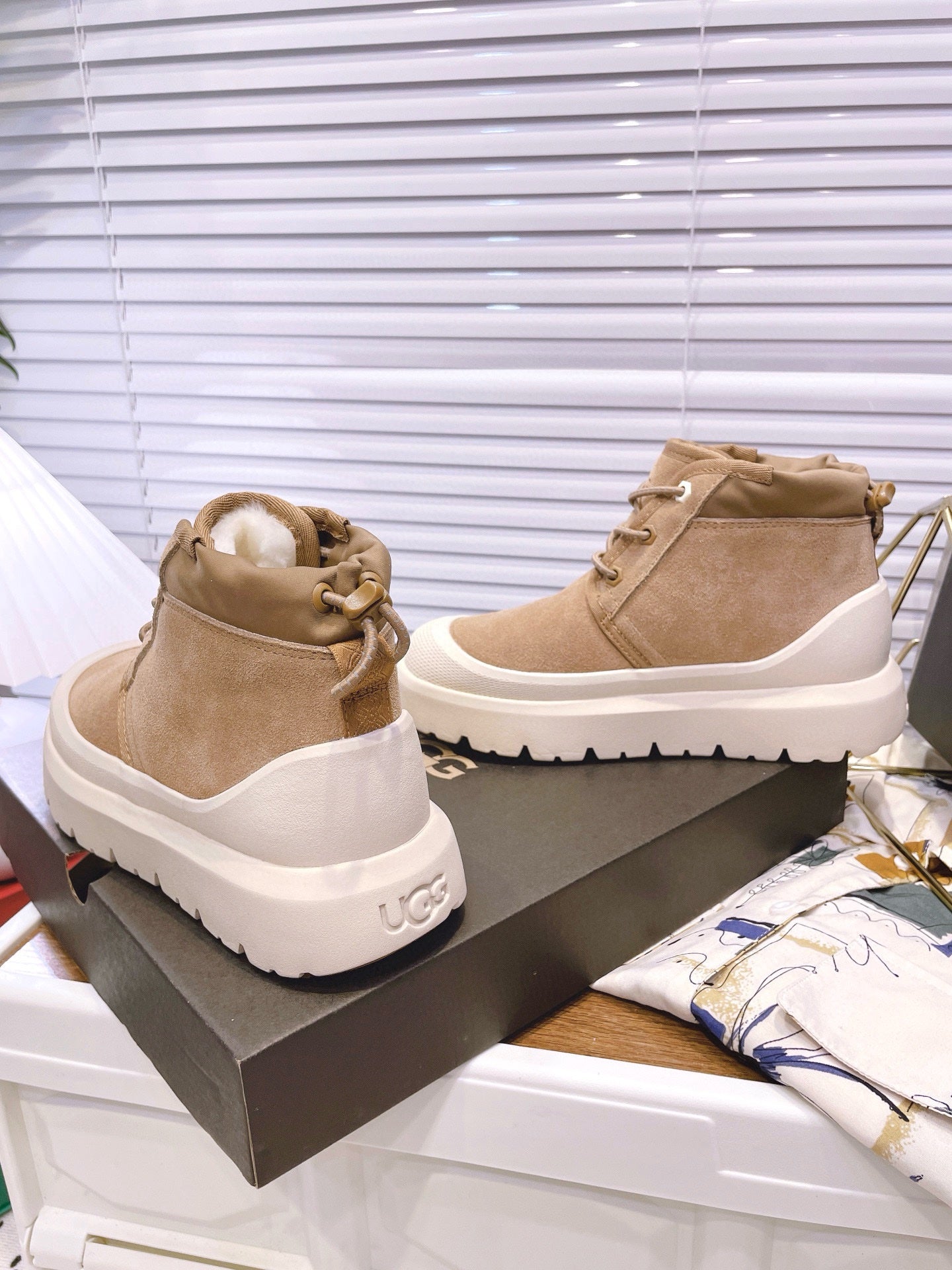 GENDER NEUMEL HIGH WEATHER HYBRID IN PEANUT BROWN SUEDE AND WHITE CALFSKIN