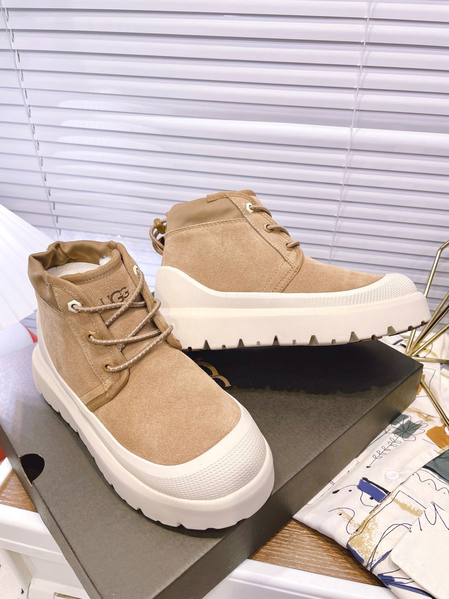 GENDER NEUMEL HIGH WEATHER HYBRID IN PEANUT BROWN SUEDE AND WHITE CALFSKIN