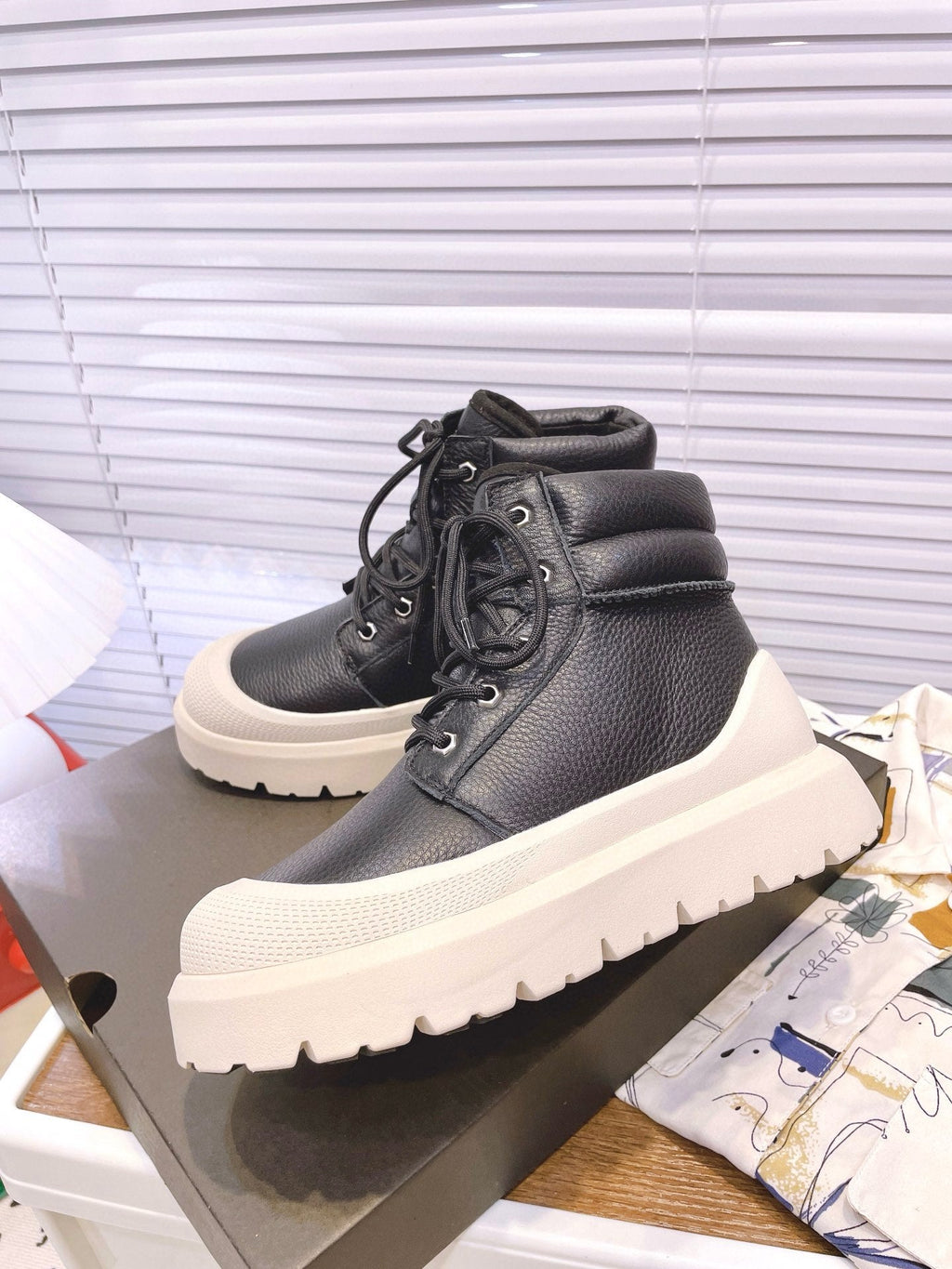 GENDER NEUMEL HIGH WEATHER HYBRID IN BLACK MIX WHITE PEPPER CALFSKIN