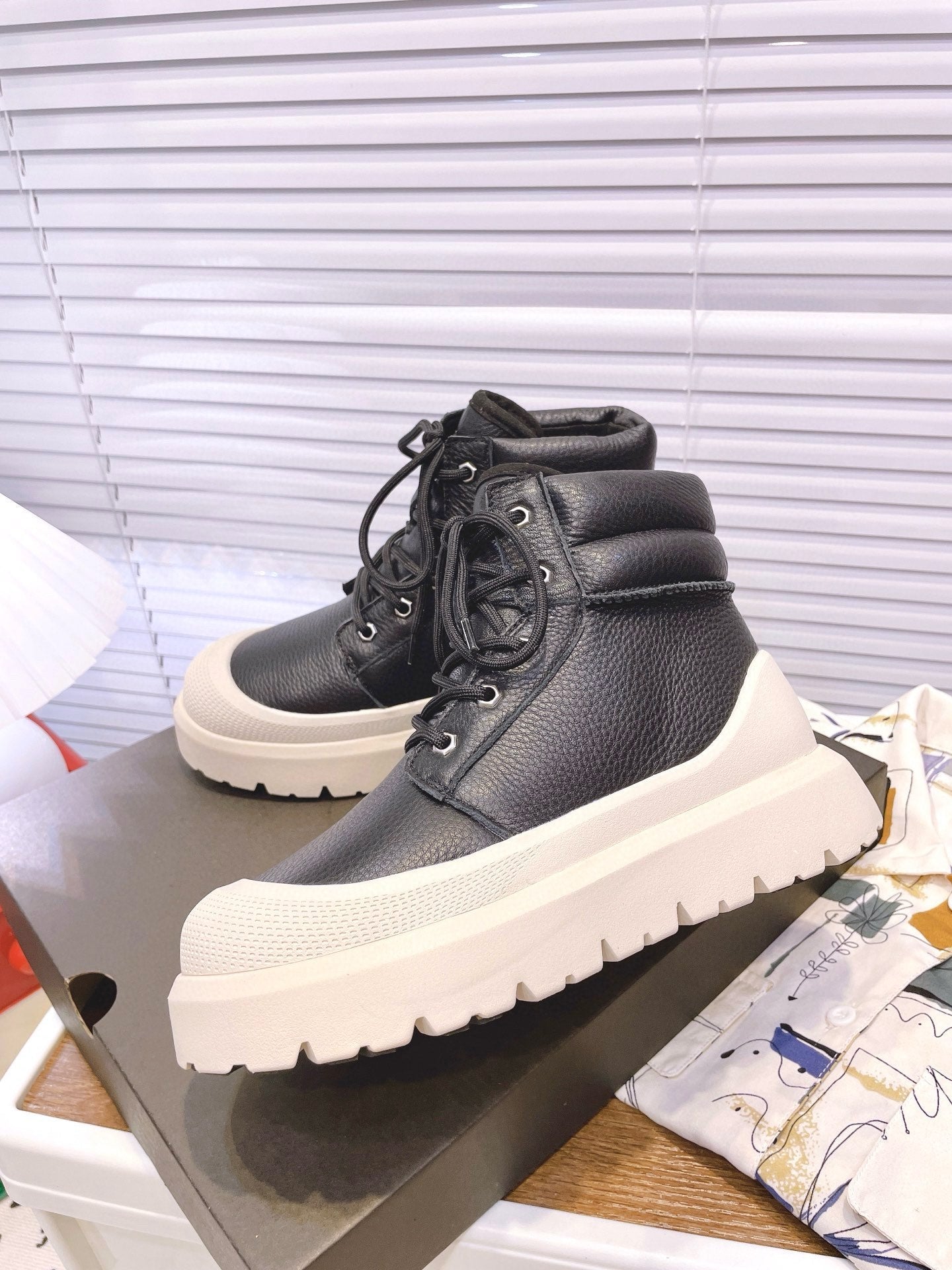 GENDER NEUMEL HIGH WEATHER HYBRID IN BLACK MIX WHITE PEPPER CALFSKIN