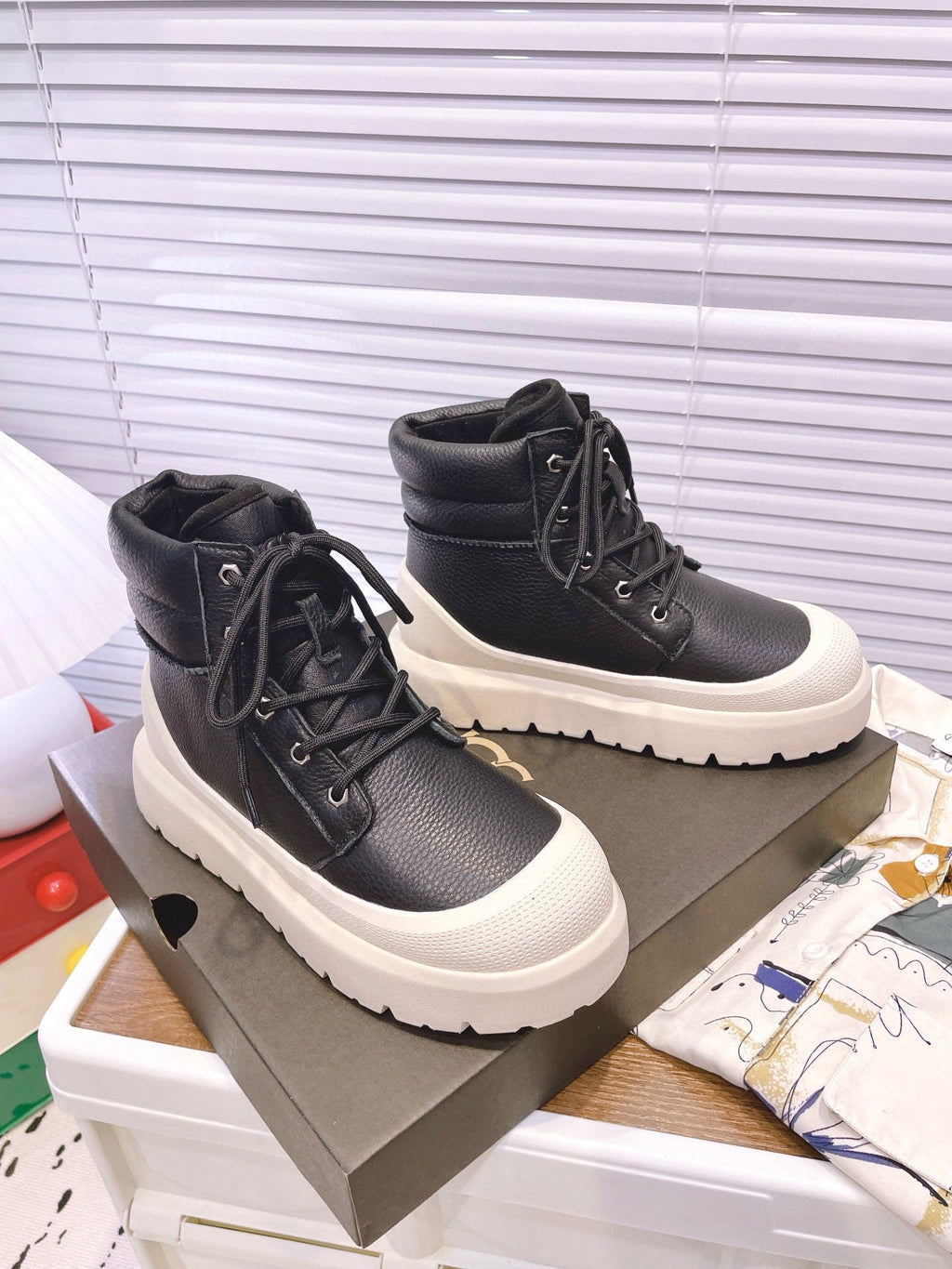 GENDER NEUMEL HIGH WEATHER HYBRID IN BLACK MIX WHITE PEPPER CALFSKIN