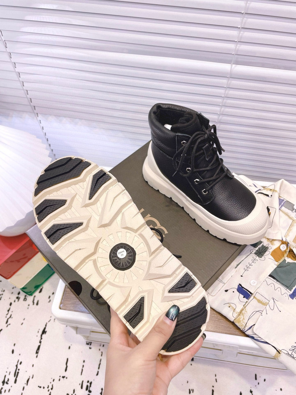 GENDER NEUMEL HIGH WEATHER HYBRID IN BLACK MIX WHITE PEPPER CALFSKIN