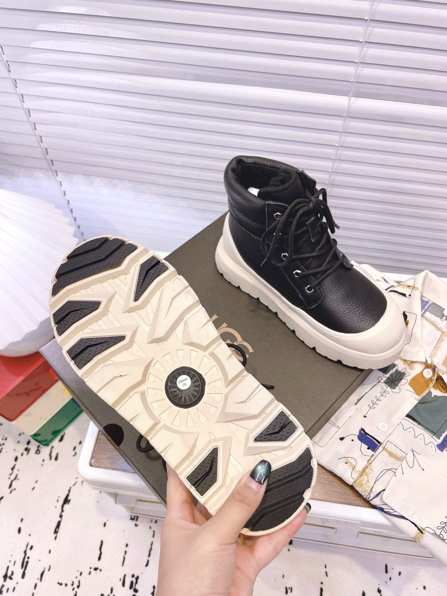 GENDER NEUMEL HIGH WEATHER HYBRID IN BLACK MIX WHITE PEPPER CALFSKIN