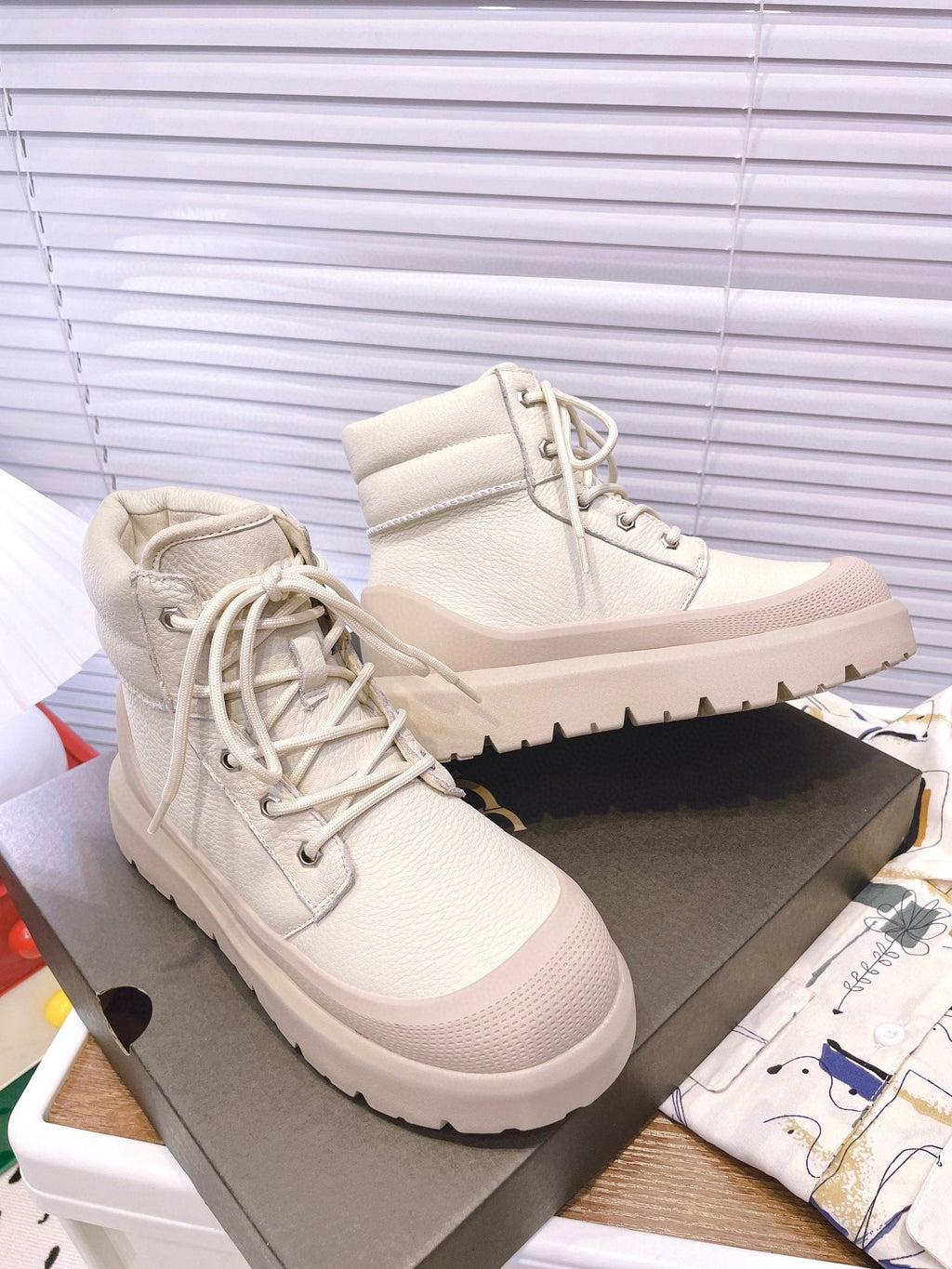 GENDER NEUMEL HIGH WEATHER HYBRID IN BRICH MIX WHITE PEPPER CALFSKIN