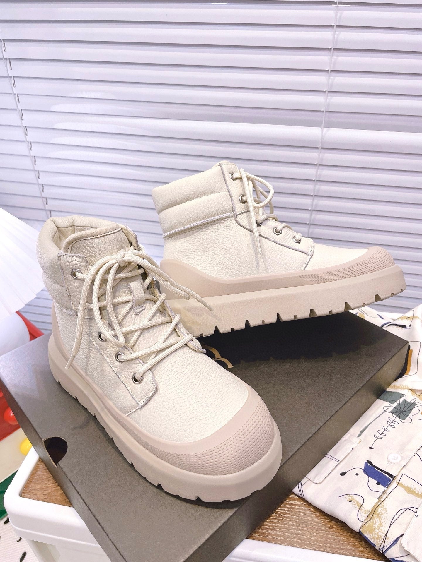 GENDER NEUMEL HIGH WEATHER HYBRID IN BRICH MIX WHITE PEPPER CALFSKIN