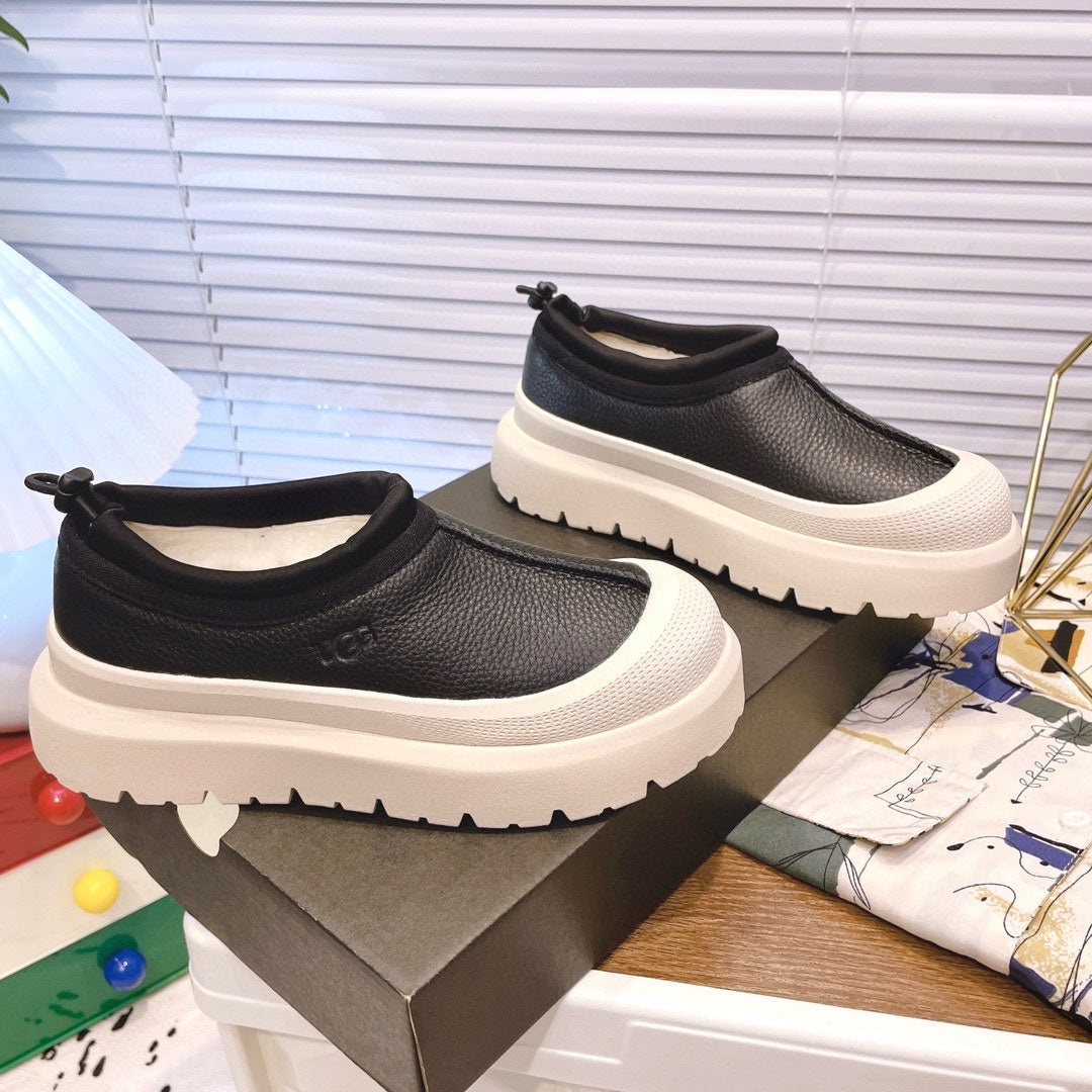 TASMAN WEATHER HYBRID IN BLACK MIX WHITE PEPPER CALFSKIN