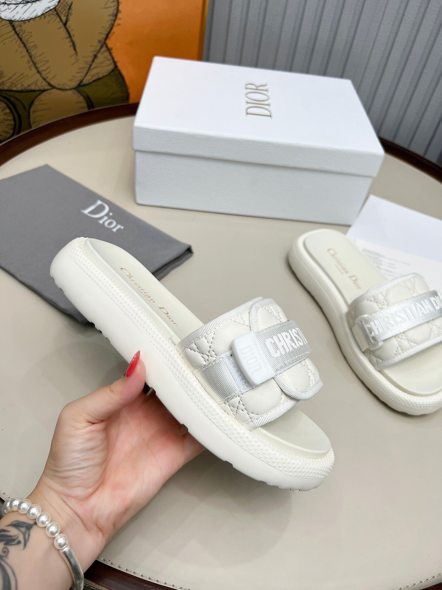 PLATFORM SLIDES 25S 50MM IN WHITE CALFSKIN AND ELECTRIC FABRIC