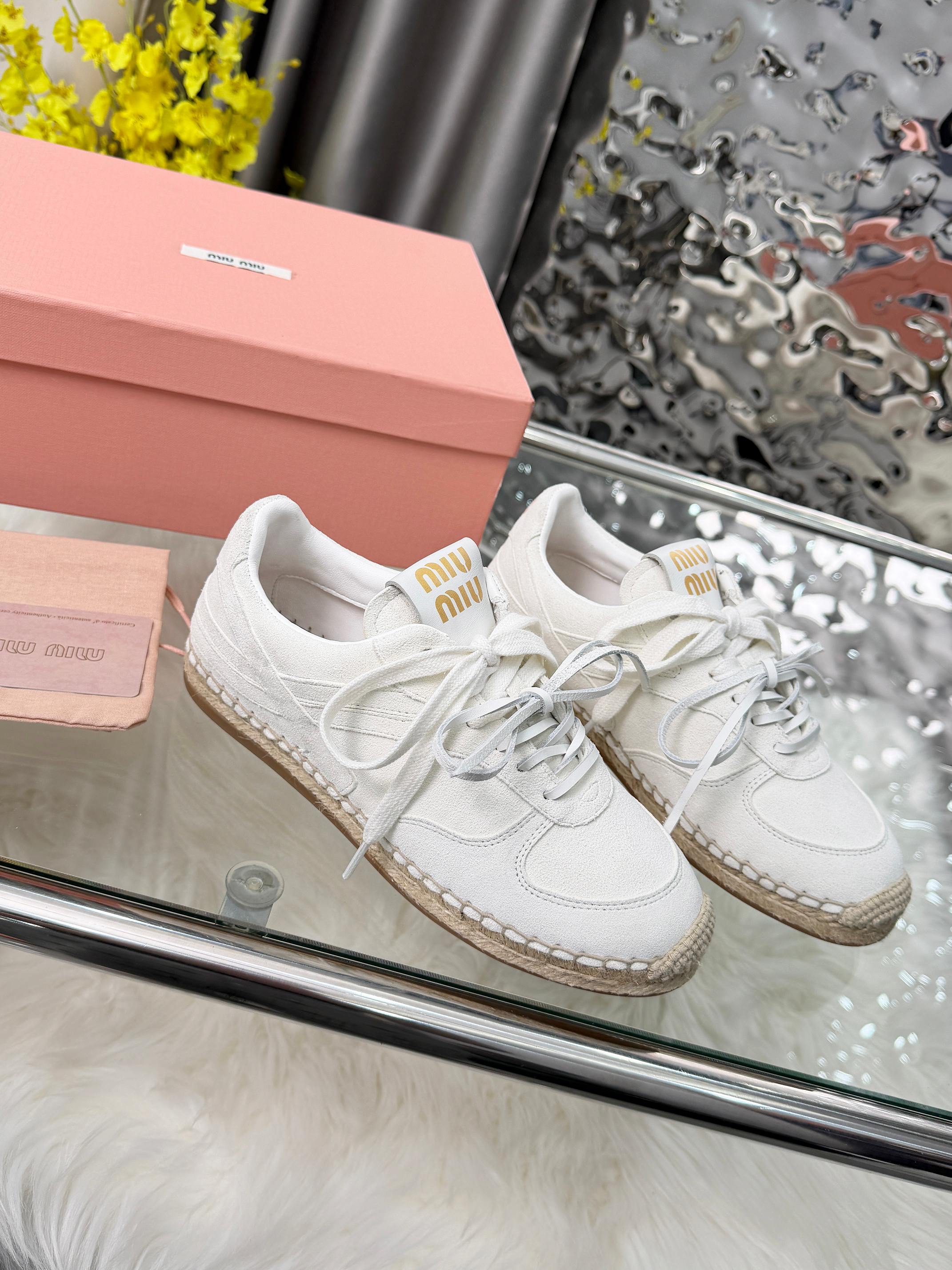 MIUMIU 26S SNEAKERS IN WHITE SUEDE