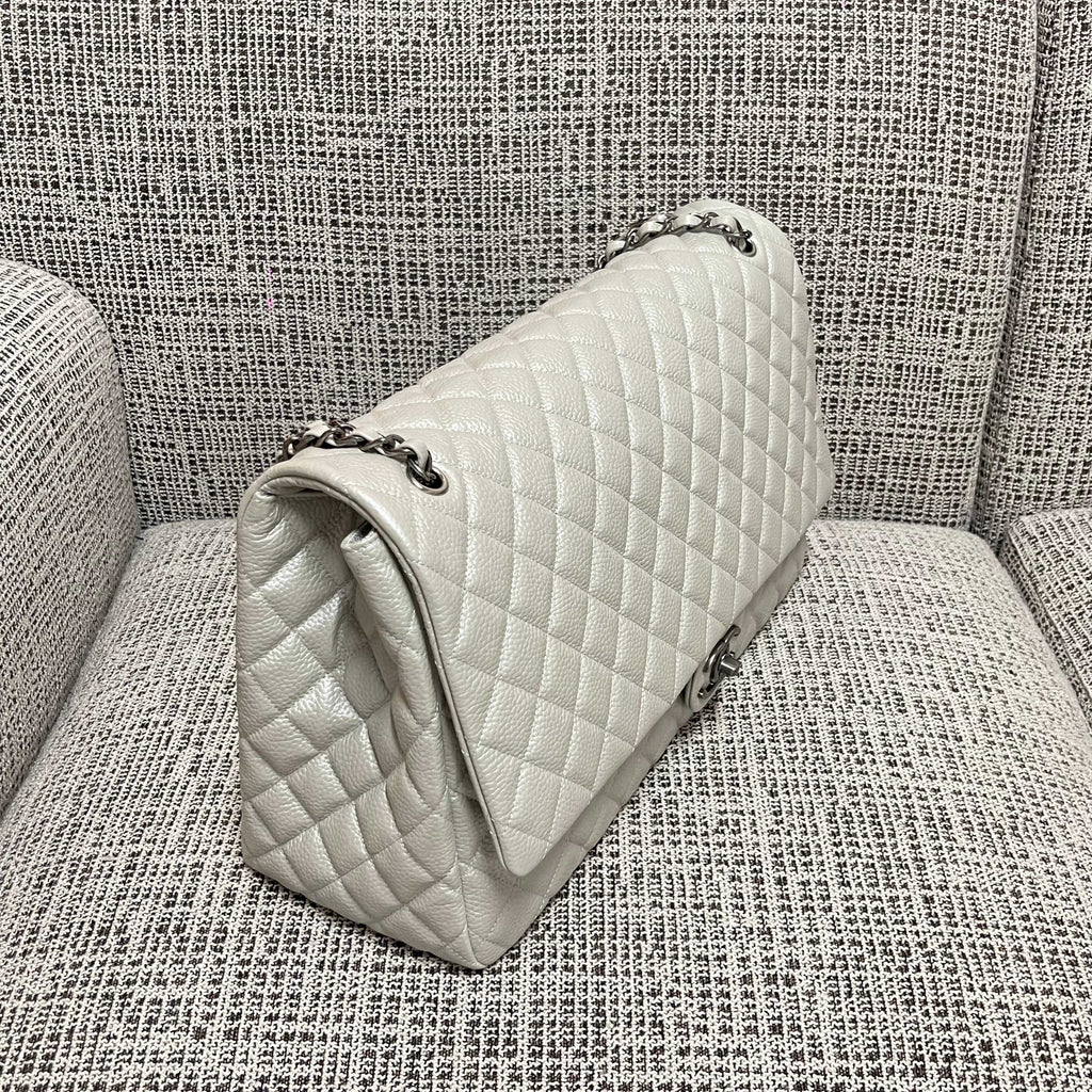 CHANEL 26S CLASSIC JUMBO FLAP BAG 46 IN LIGHT GREY CAVIAR CALFSKIN DARK SILVER HARDWARE