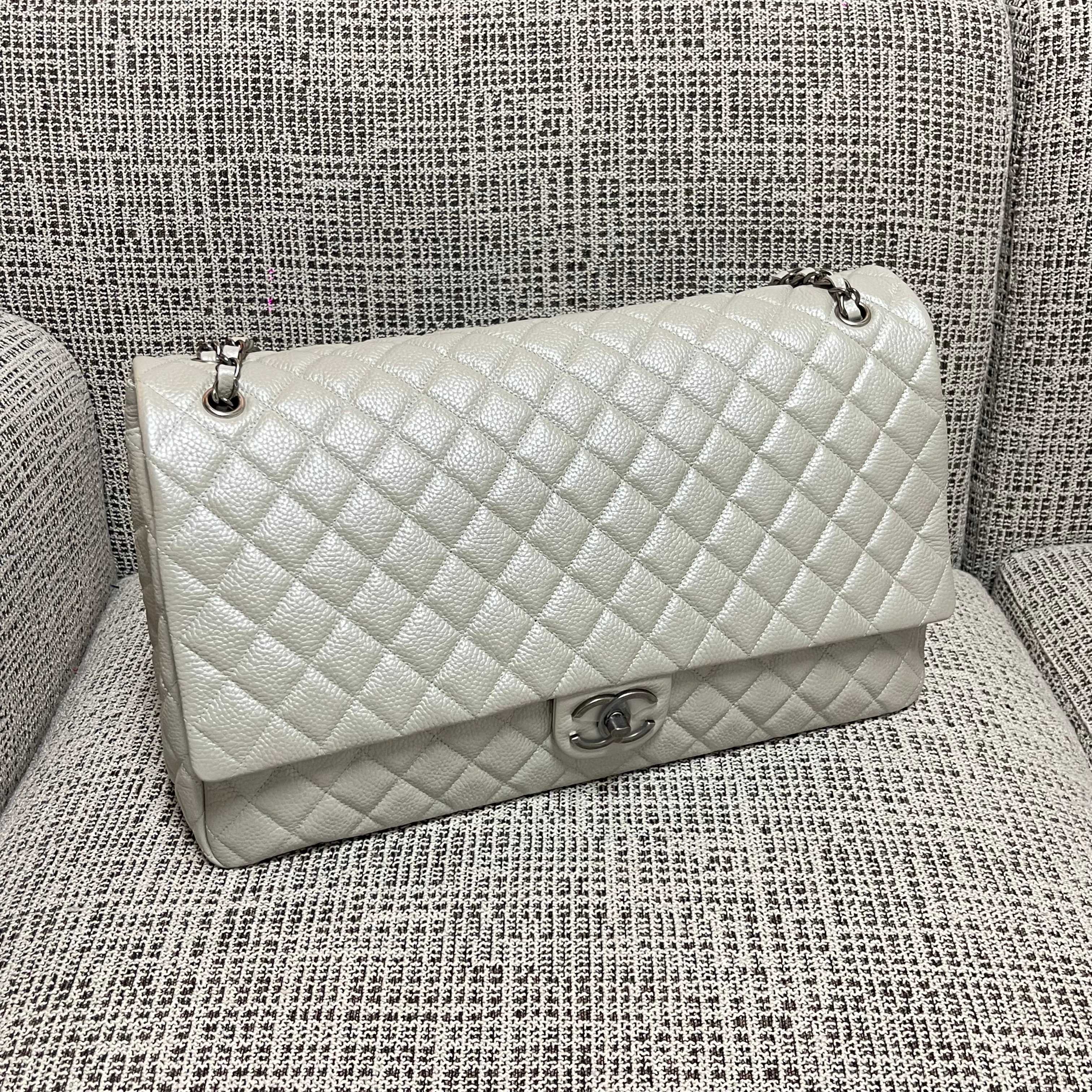 CHANEL 26S CLASSIC JUMBO FLAP BAG 46 IN LIGHT GREY CAVIAR CALFSKIN DARK SILVER HARDWARE