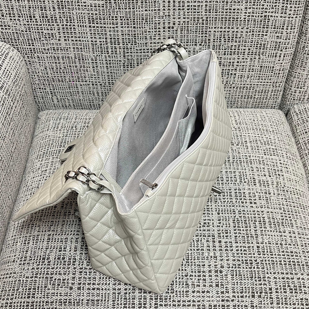 CHANEL 26S CLASSIC JUMBO FLAP BAG 46 IN LIGHT GREY CAVIAR CALFSKIN DARK SILVER HARDWARE