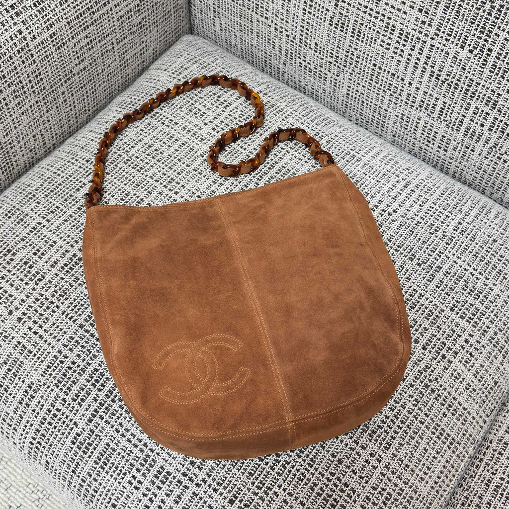 CHANEL 26S LARGE HOBO BAG 33 IN COGNAC BROWN SUEDE TORTOISE RESIN CHAIN