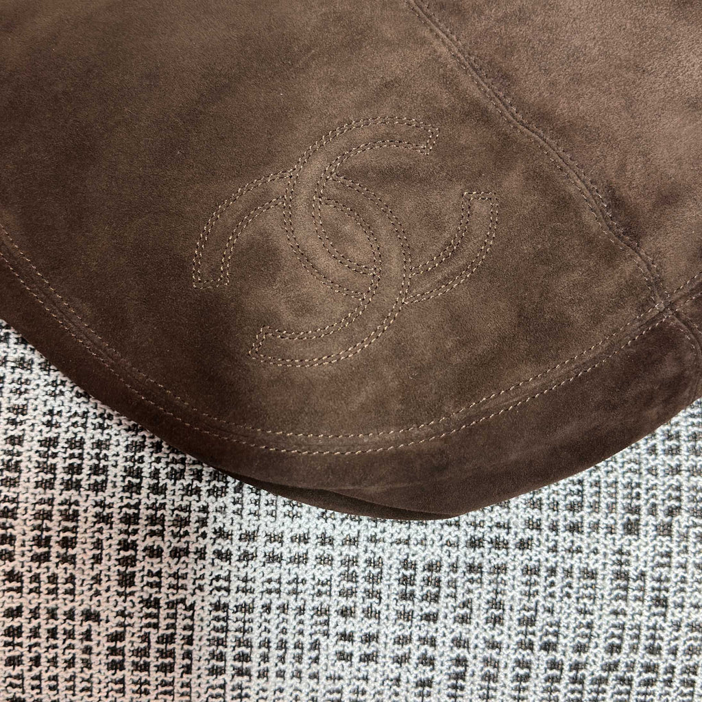 CHANEL 26S LARGE HOBO BAG 33 IN DARK BROWN SUEDE TORTOISE RESIN CHAIN