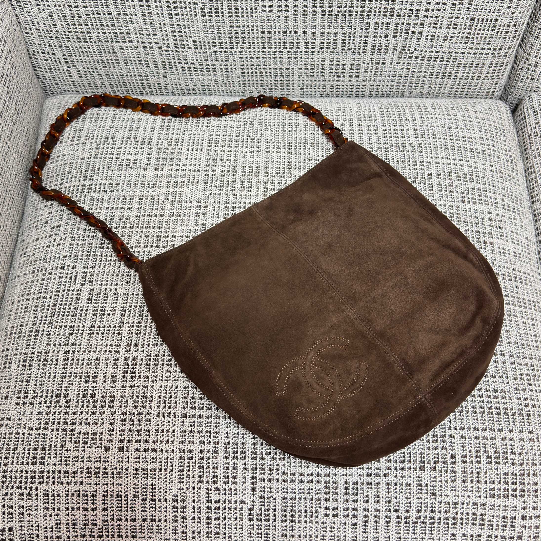 CHANEL 26S LARGE HOBO BAG 33 IN DARK BROWN SUEDE TORTOISE RESIN CHAIN