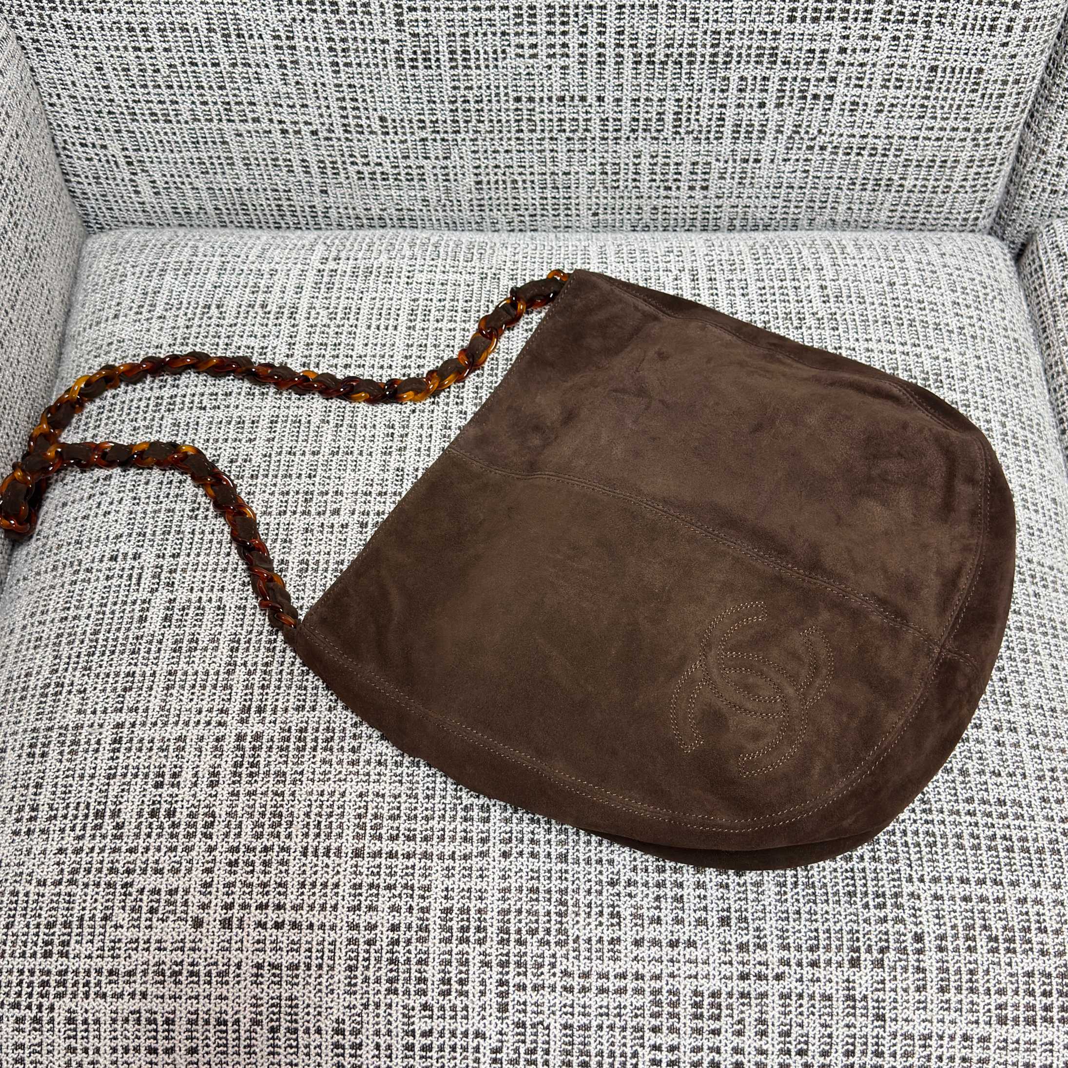 CHANEL 26S LARGE HOBO BAG 33 IN DARK BROWN SUEDE TORTOISE RESIN CHAIN