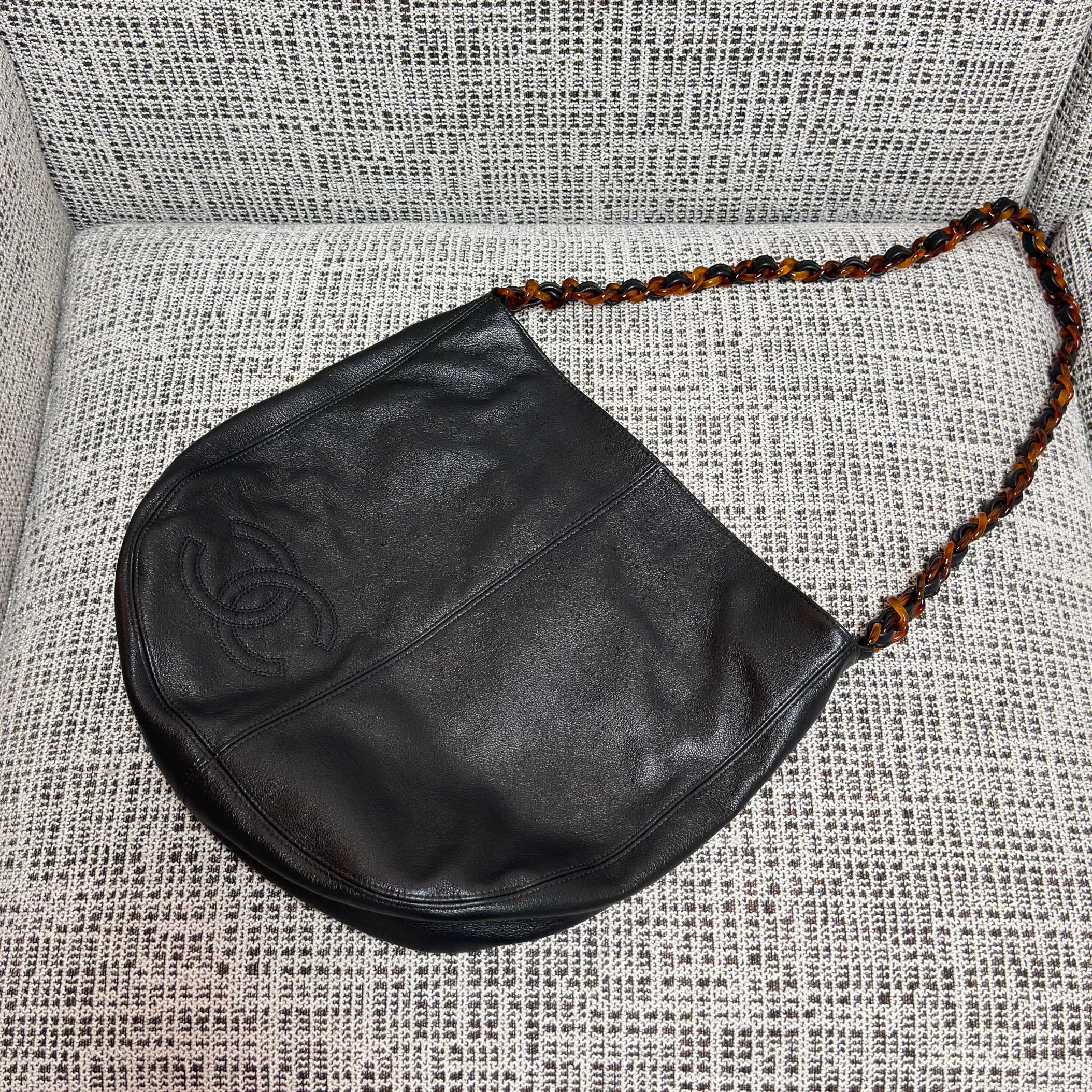 CHANEL 26S LARGE HOBO BAG 33 IN BLACK LAMBSKIN TORTOISE RESIN CHAIN