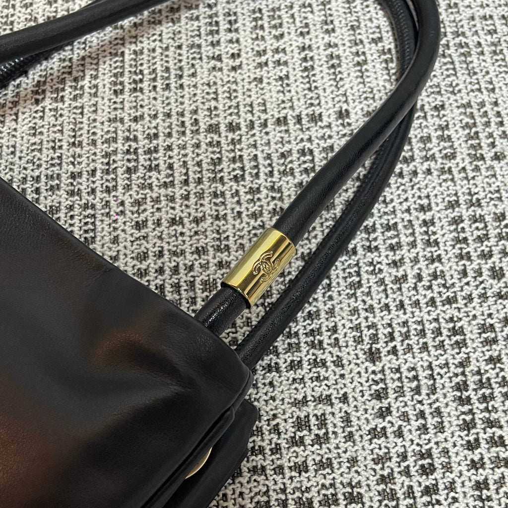 CHANEL 26S LOGO SHOPPING TOTE BAG 25 IN BLACK AND WHITE CALFSKIN GOLD HARDWARE