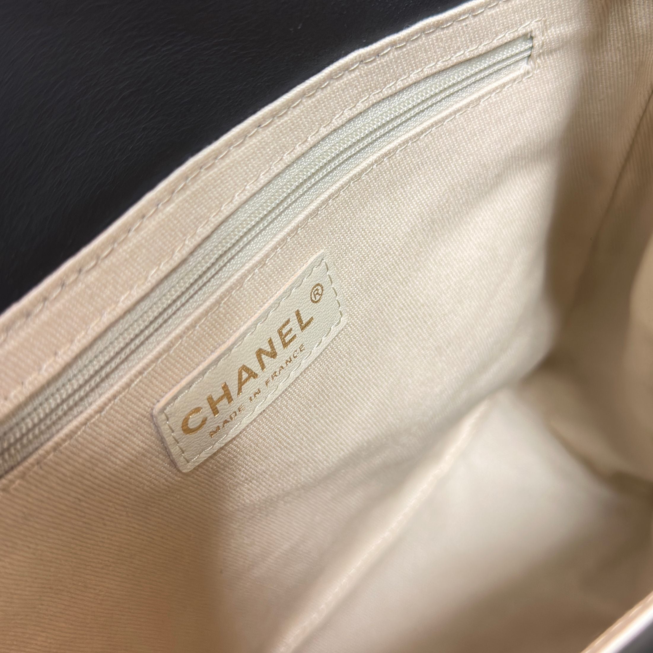 CHANEL 26S LOGO SHOPPING TOTE BAG 25 IN BLACK AND WHITE CALFSKIN GOLD HARDWARE