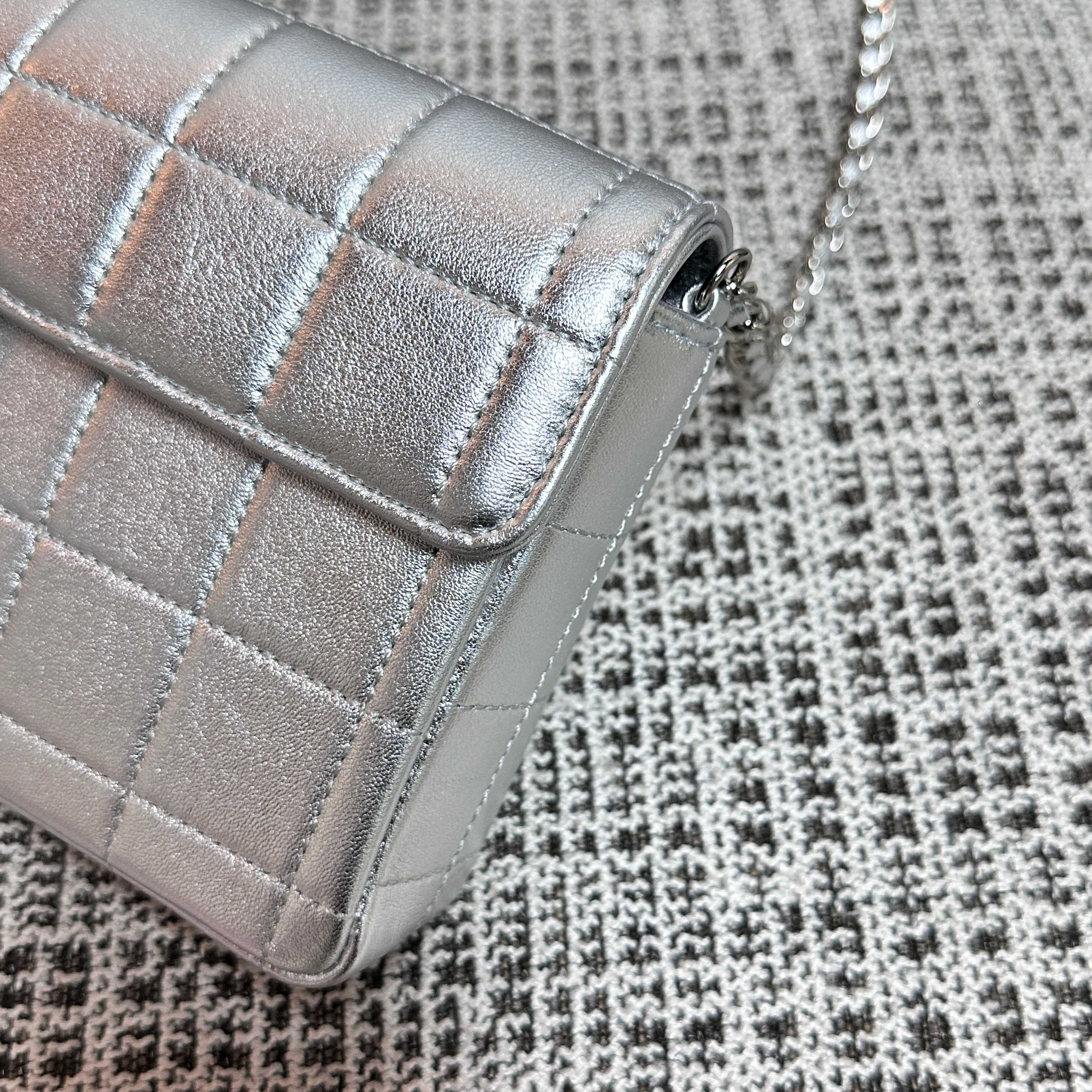 CHANEL 26S FLAP BAG 26 IN SILVER CALFSKIN SILVER HARDWARE