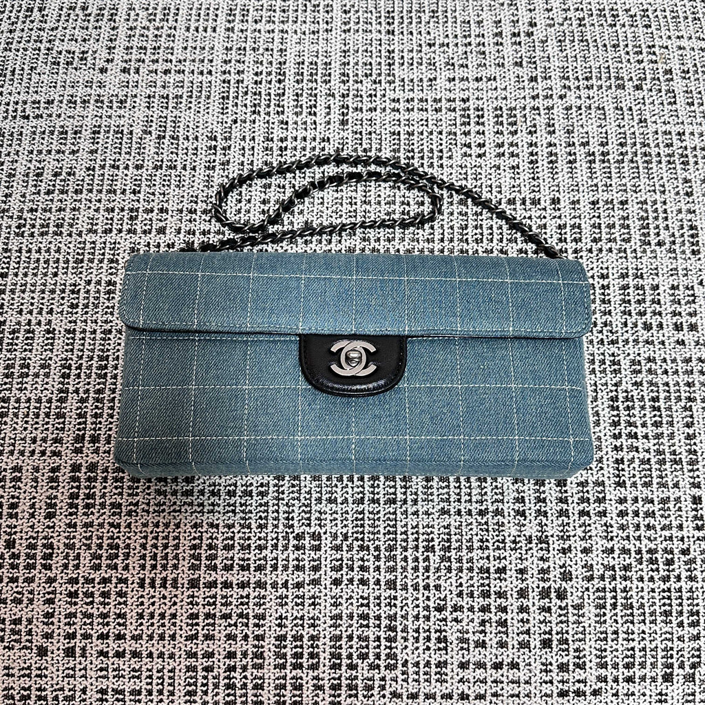 CHANEL 26S FLAP BAG 26 IN BLUE DENIM AND BLACK CALFSKIN DARK SILVER HARDWARE