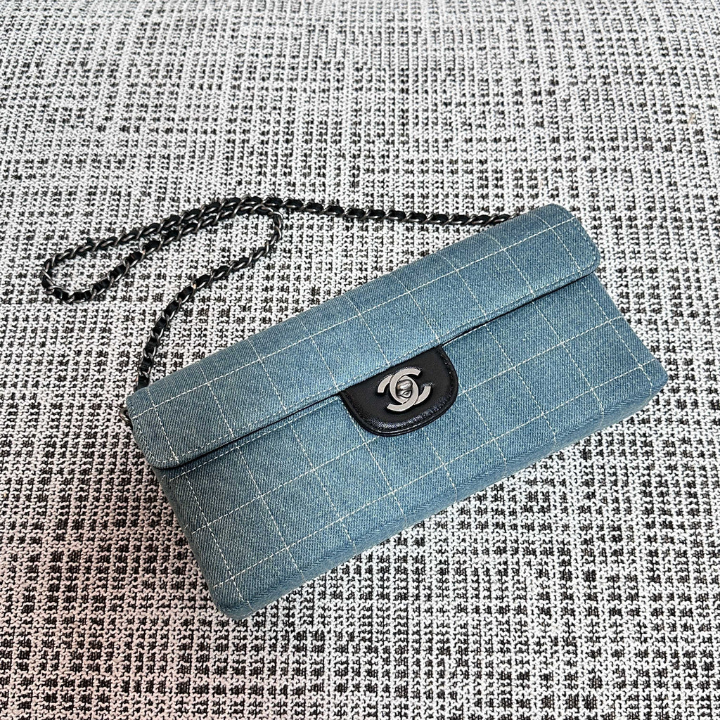 CHANEL 26S FLAP BAG 26 IN BLUE DENIM AND BLACK CALFSKIN DARK SILVER HARDWARE